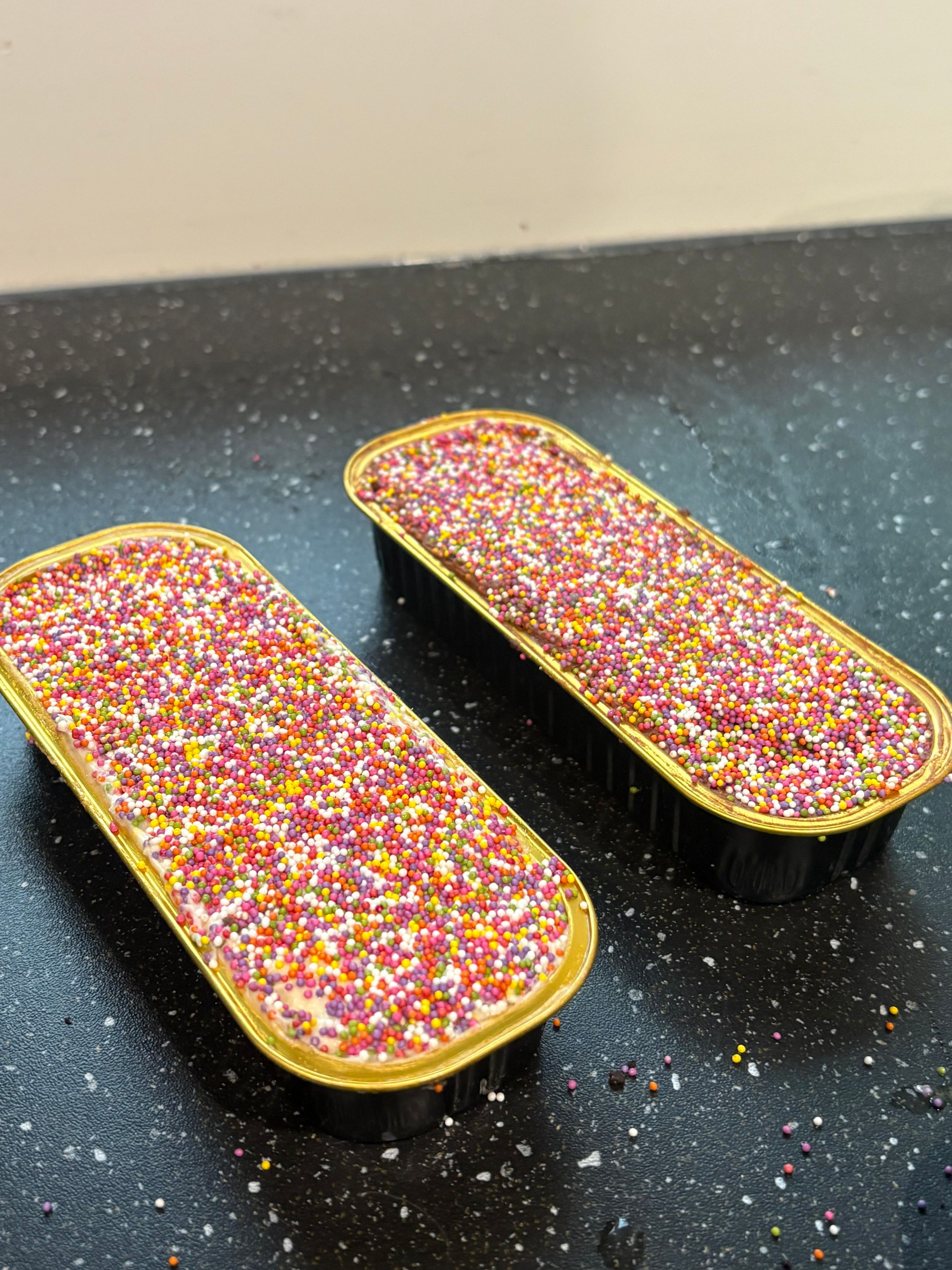 Viral dot mini cake