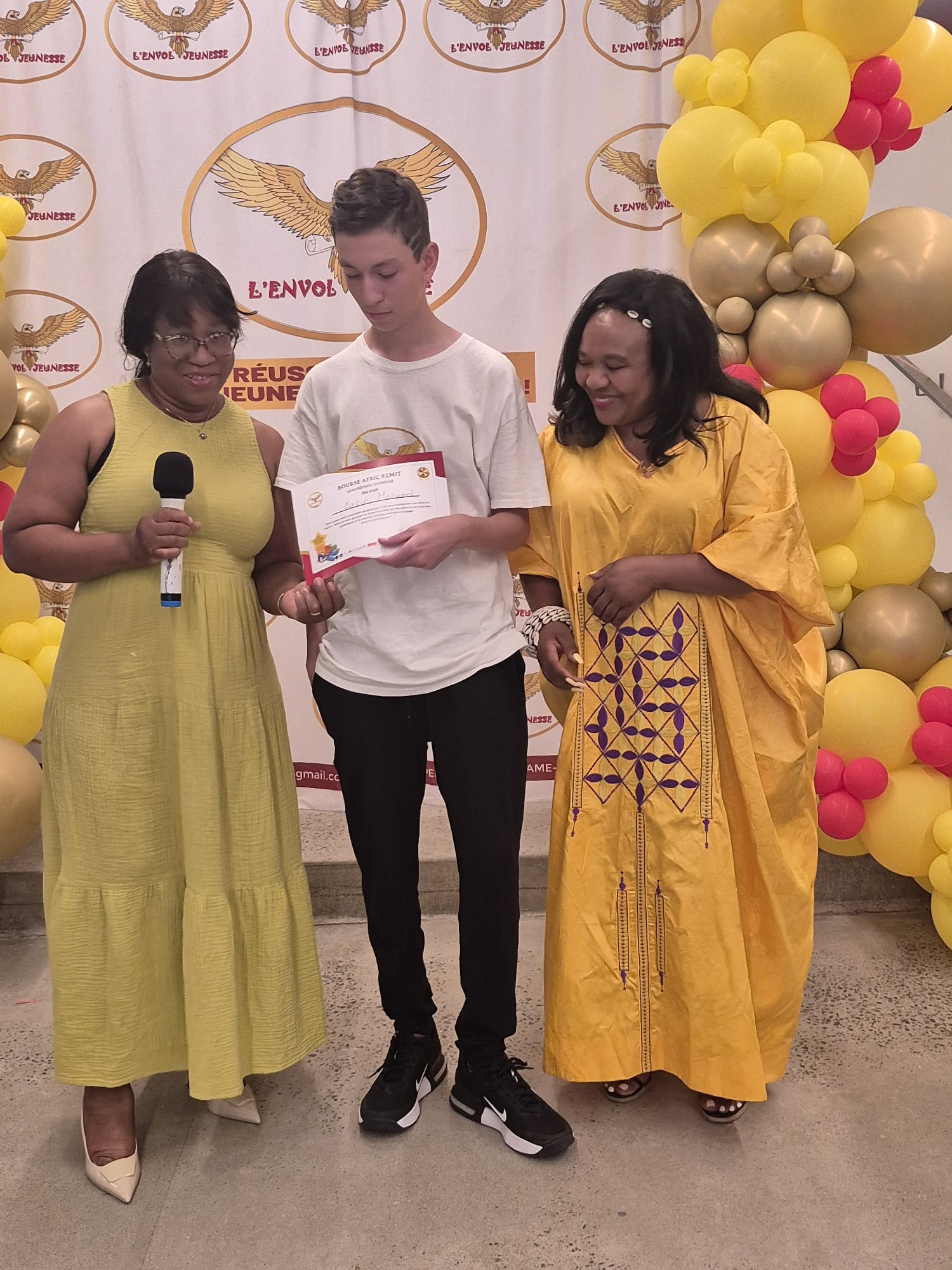 **Remise de prix – Envol Jeunesse**      *Célébration du mérite et de l’engagement des jeunes leaders.*