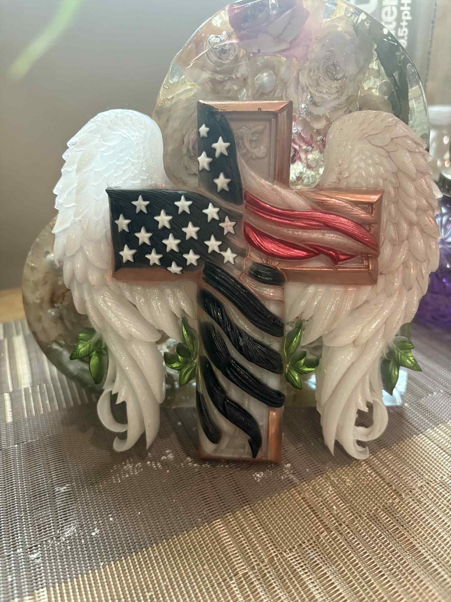 The Red Line Cross is a meaningful decor piece, symbolizing support for firefighters and their bravery. Fully customizable, it makes a unique and thoughtful addition to any space.