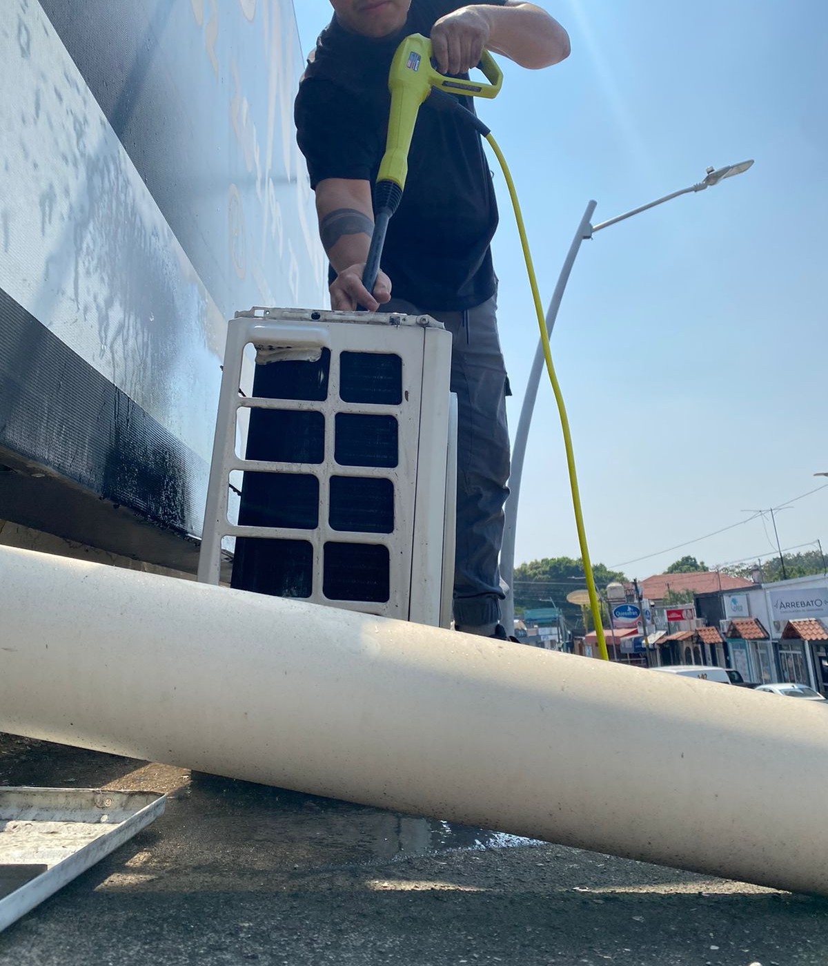 Doortec | Puertas Automáticas, Cámaras y Aire Acondicionado's image