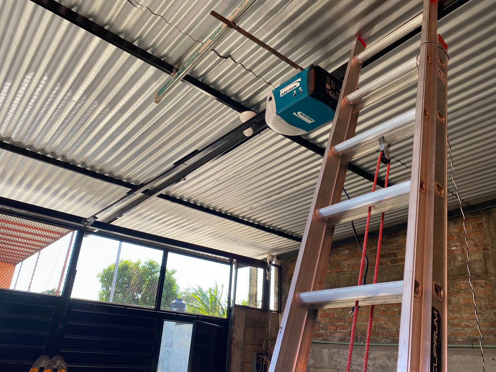 Doortec | Puertas Automáticas, Cámaras y Aire Acondicionado's image