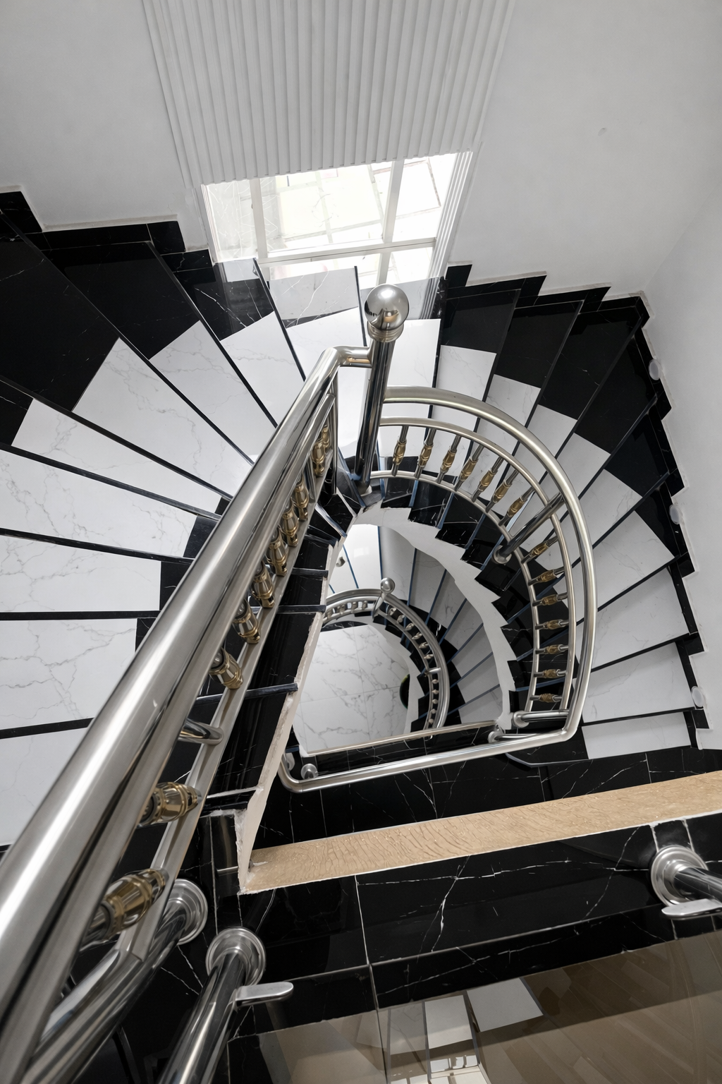 ESCALIERS POUR ALLER AUX ETAGES