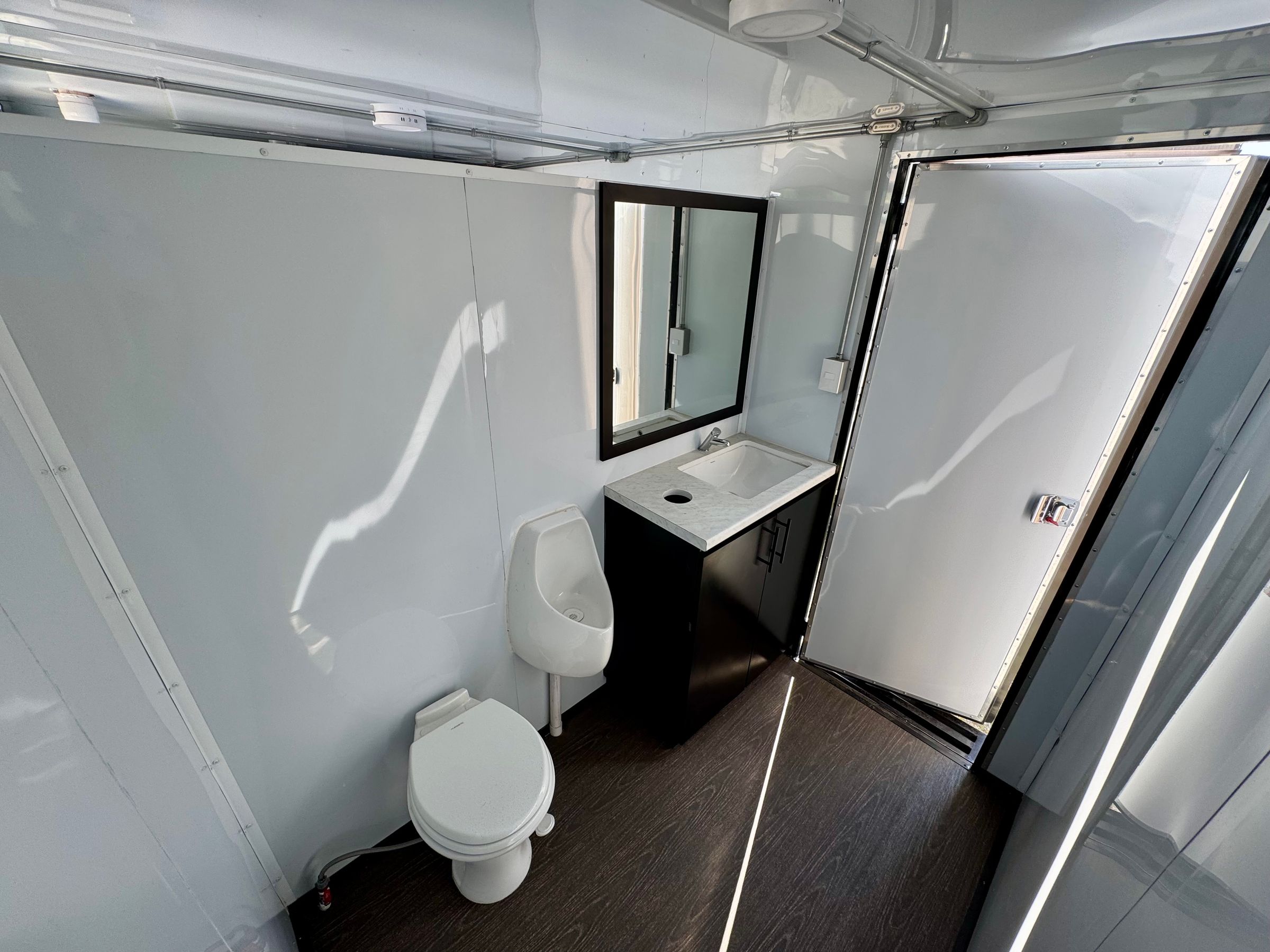 Basty's Mobile Bathrooms's image