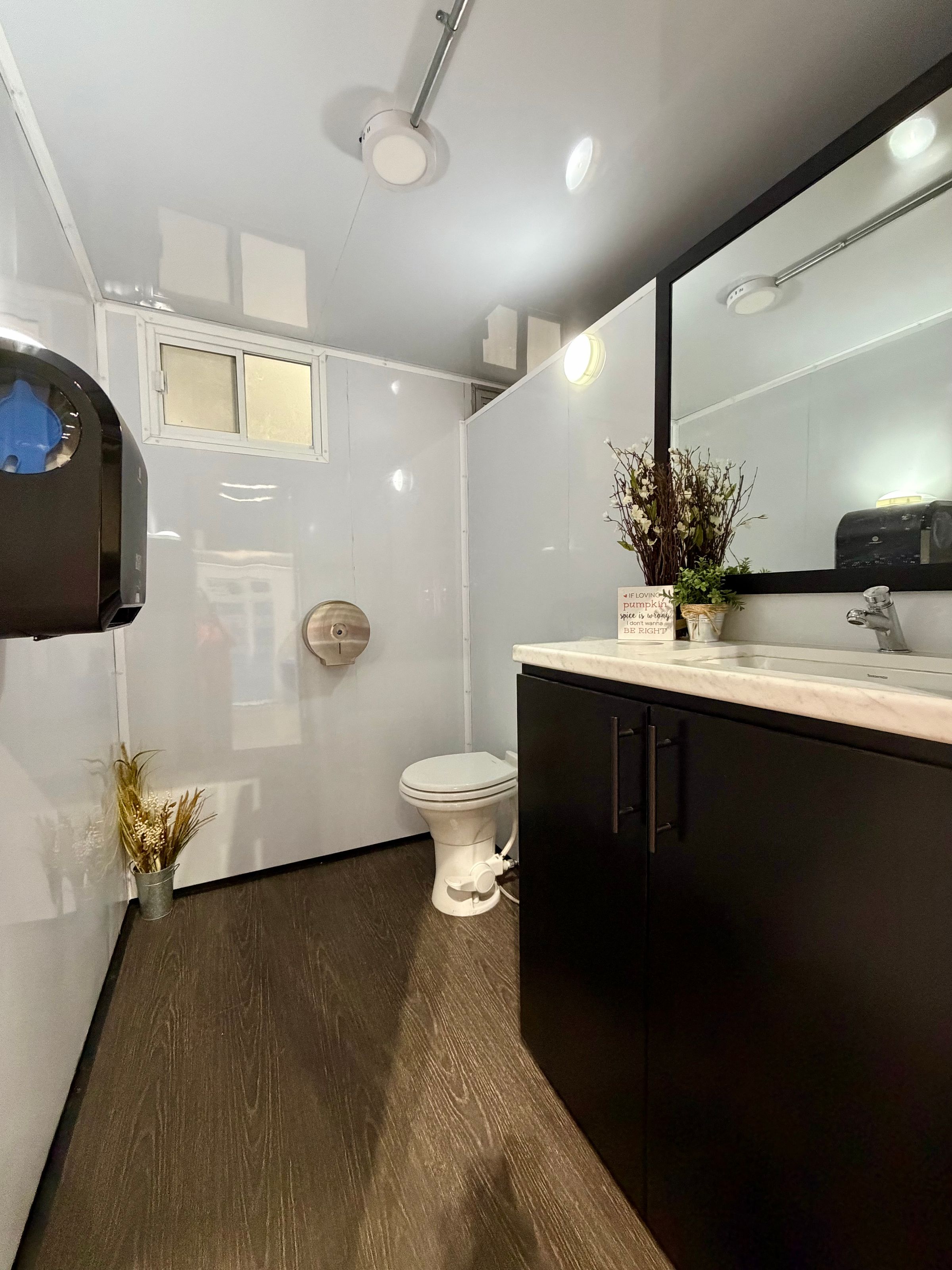 Basty's Mobile Bathrooms's image