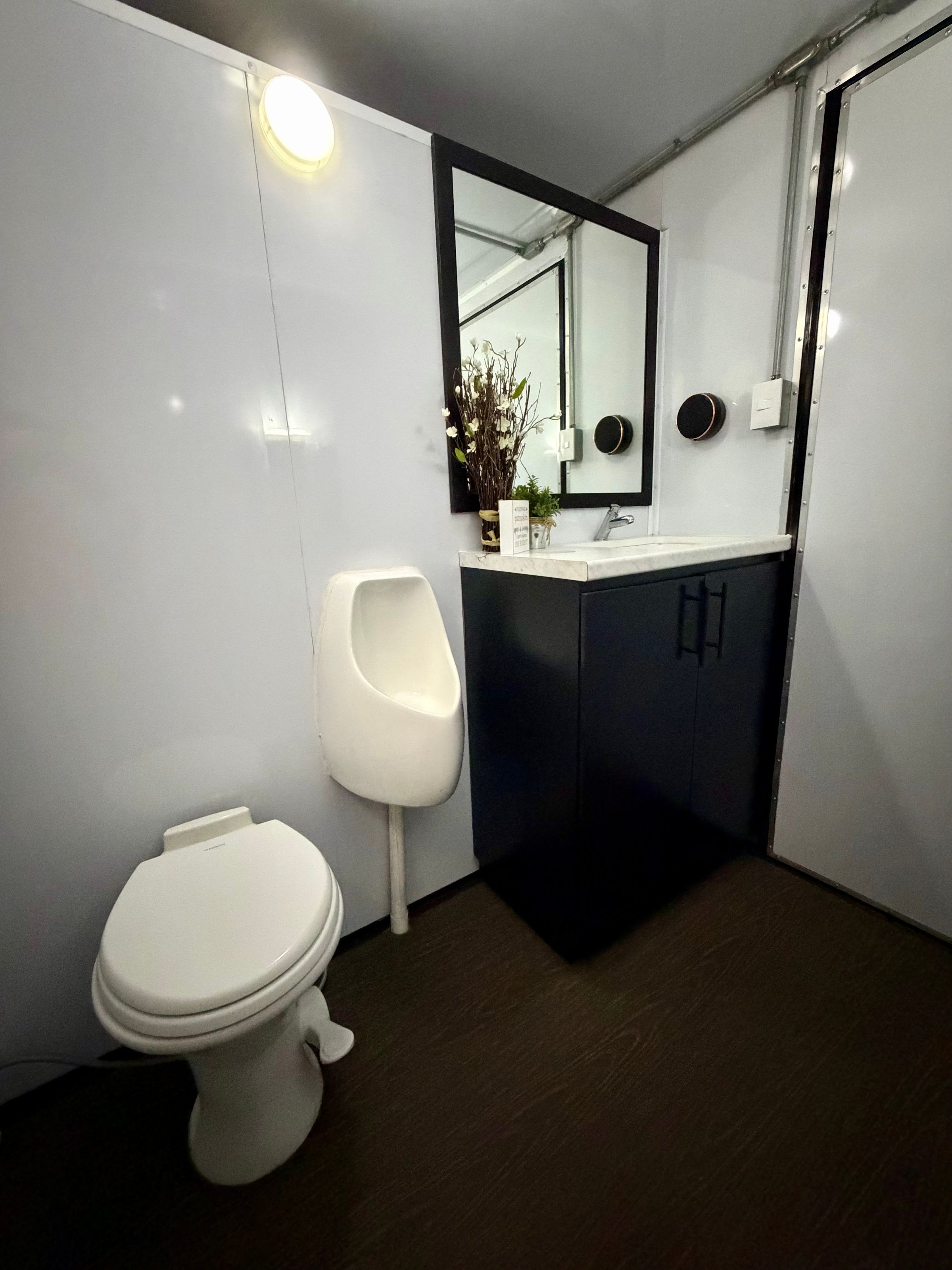 Basty's Mobile Bathrooms's image