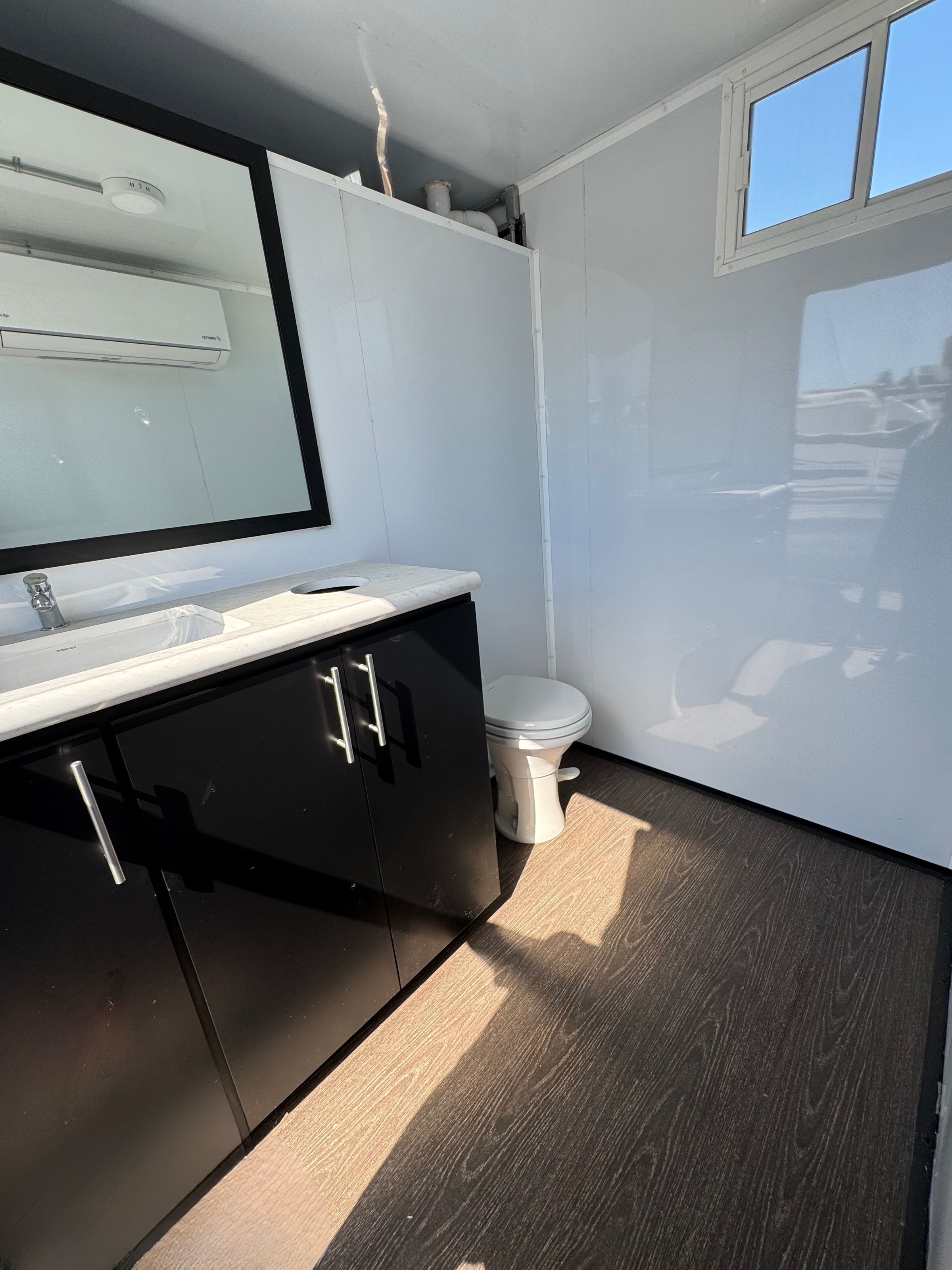 Basty's Mobile Bathrooms's image