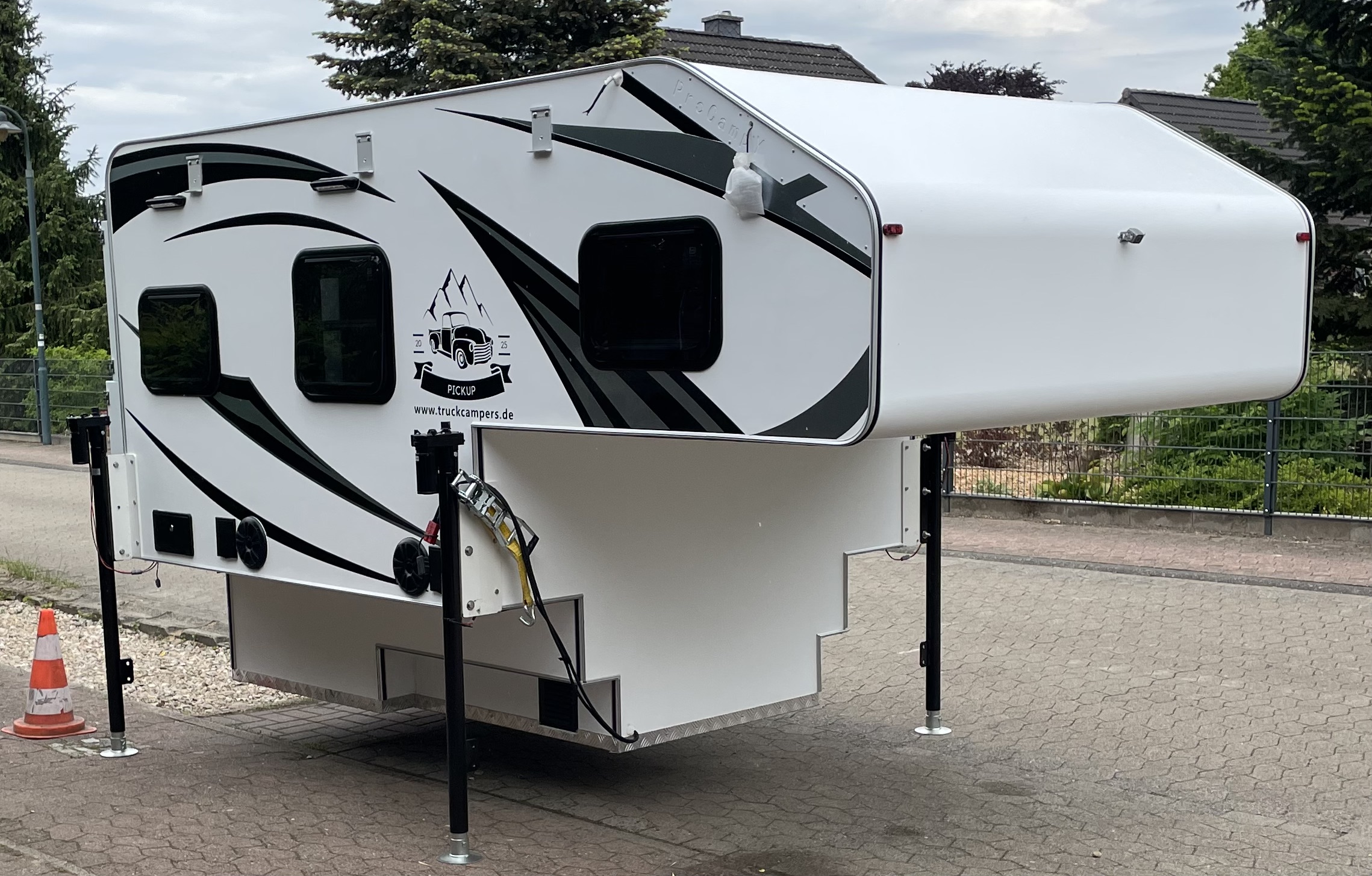 PICKUP TRUCK CAMPING's image