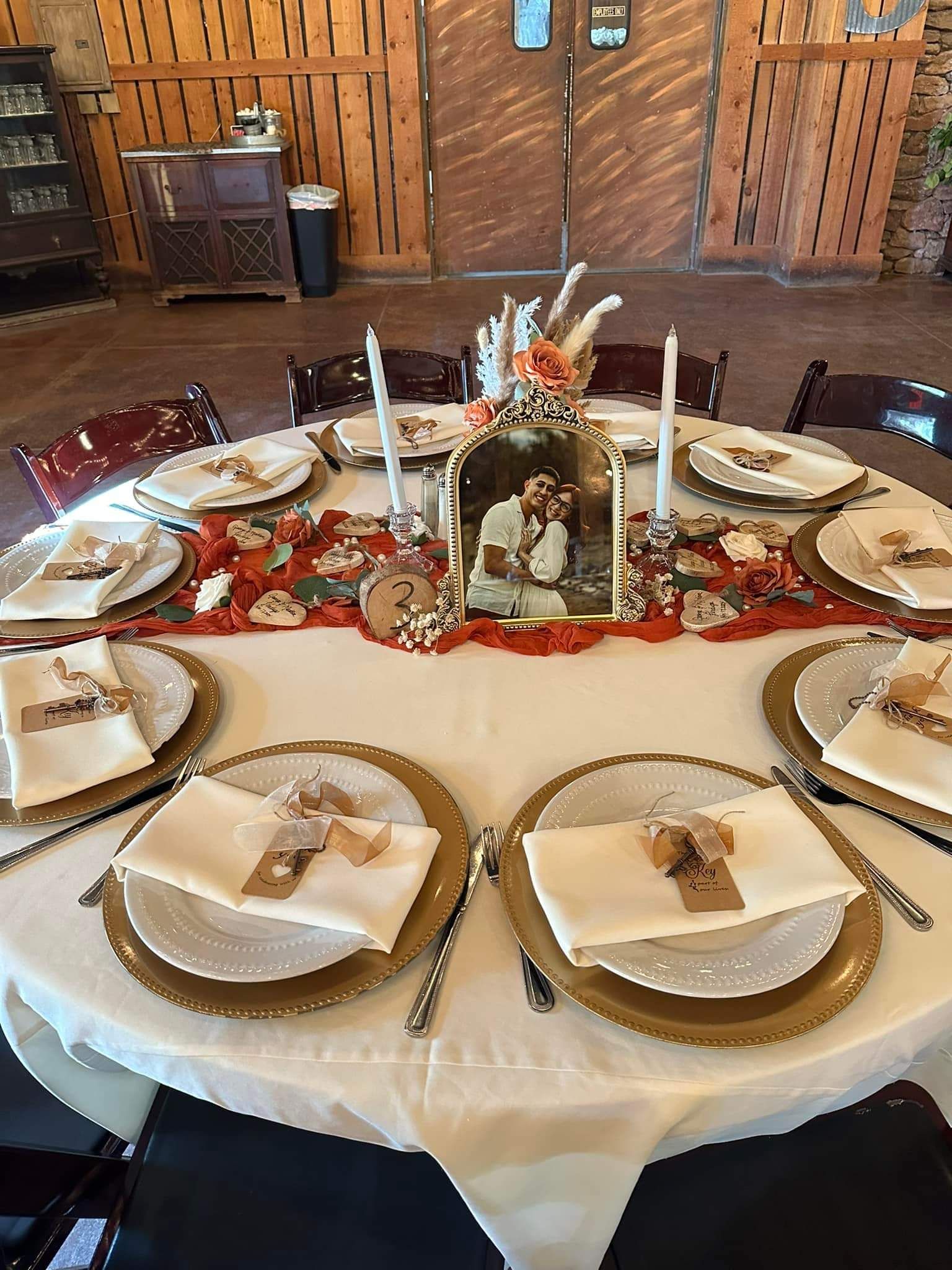 Round Dinner Table