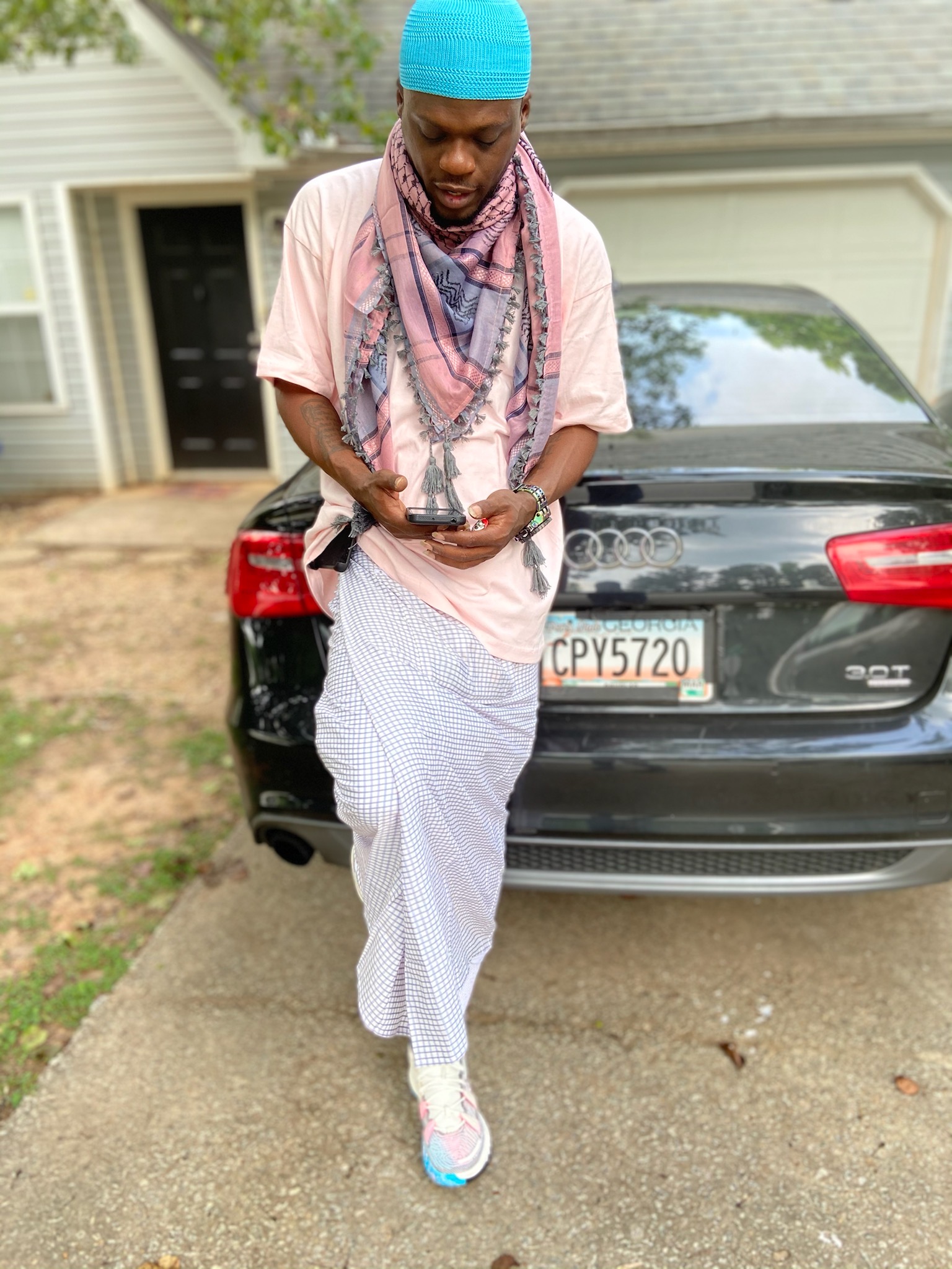 Murk Daddy Muslim Garb Izar White/Blue Pink Shirt Kufi Blue Scarf Pink/Grey