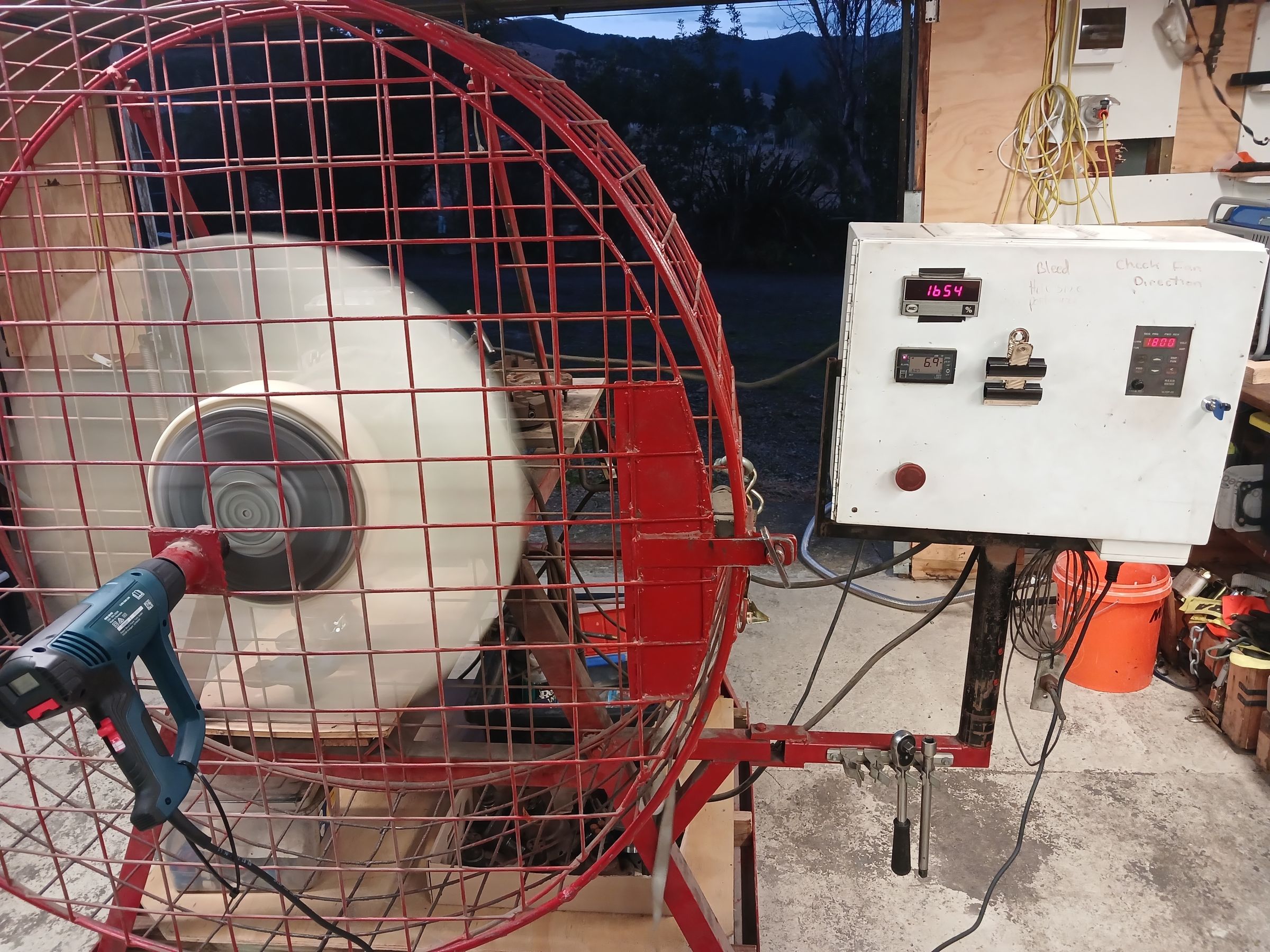 Viscous fan servicing 's image