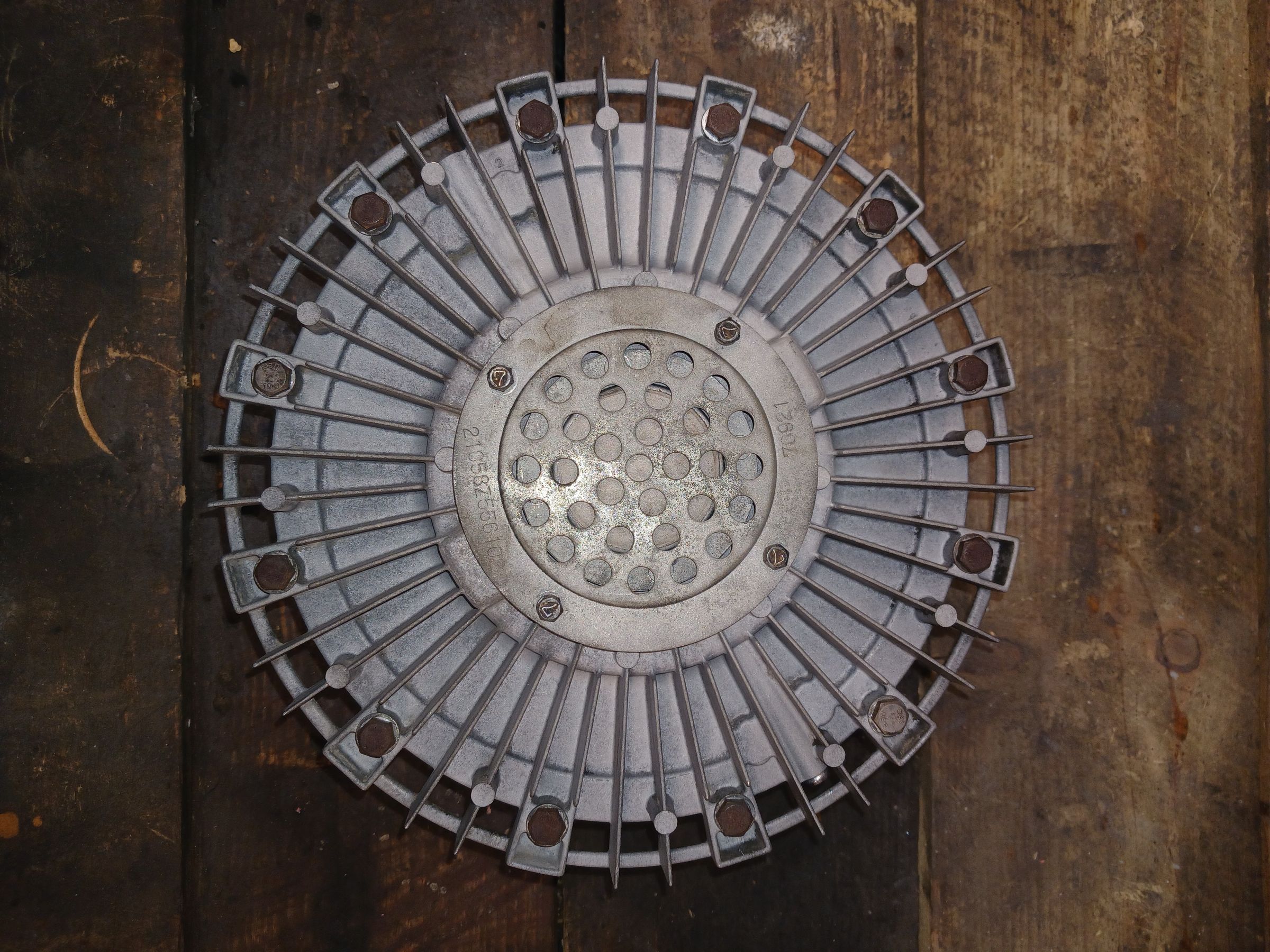 Viscous fan servicing 's image