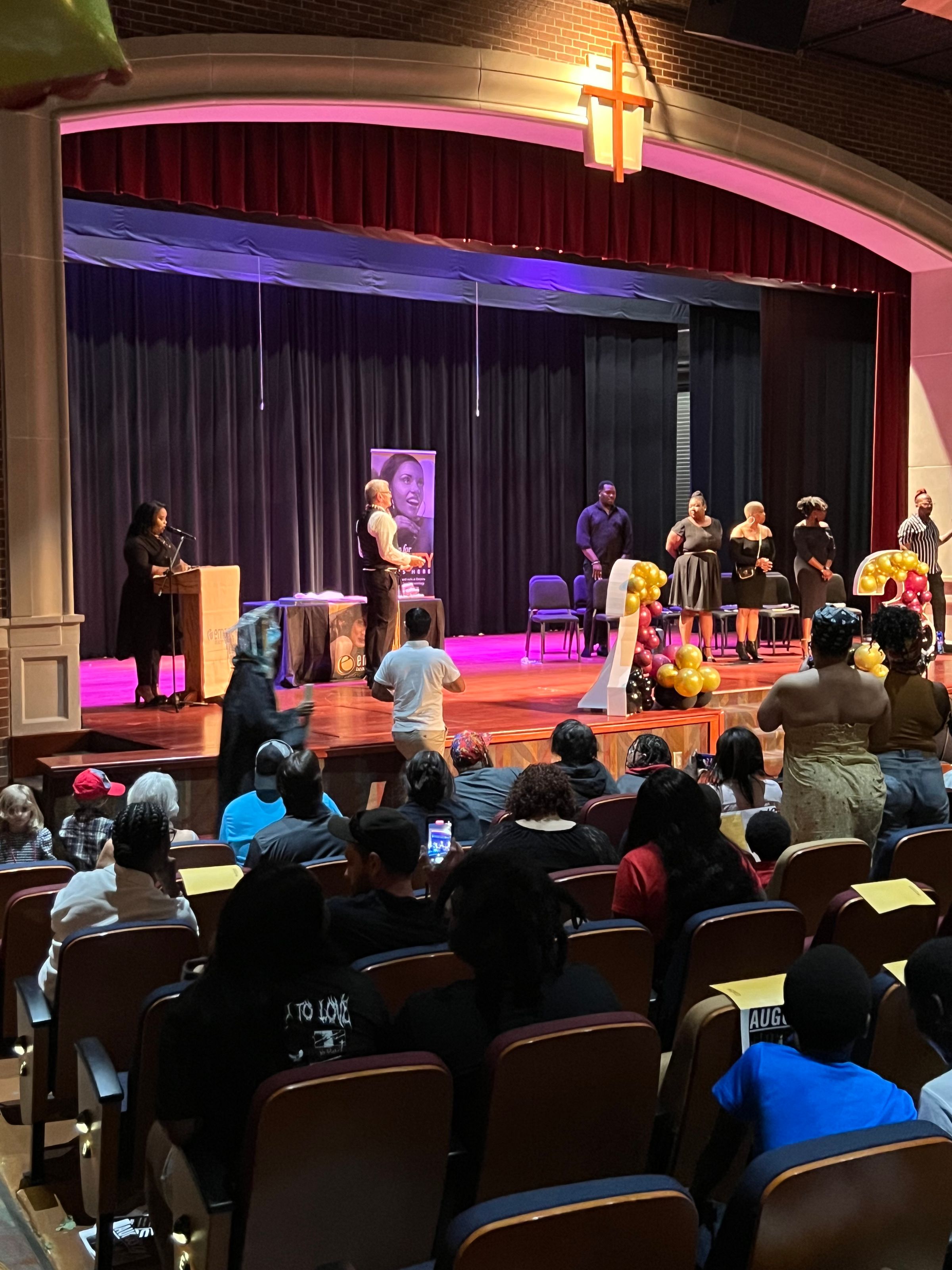 Bleu Chandelier's image