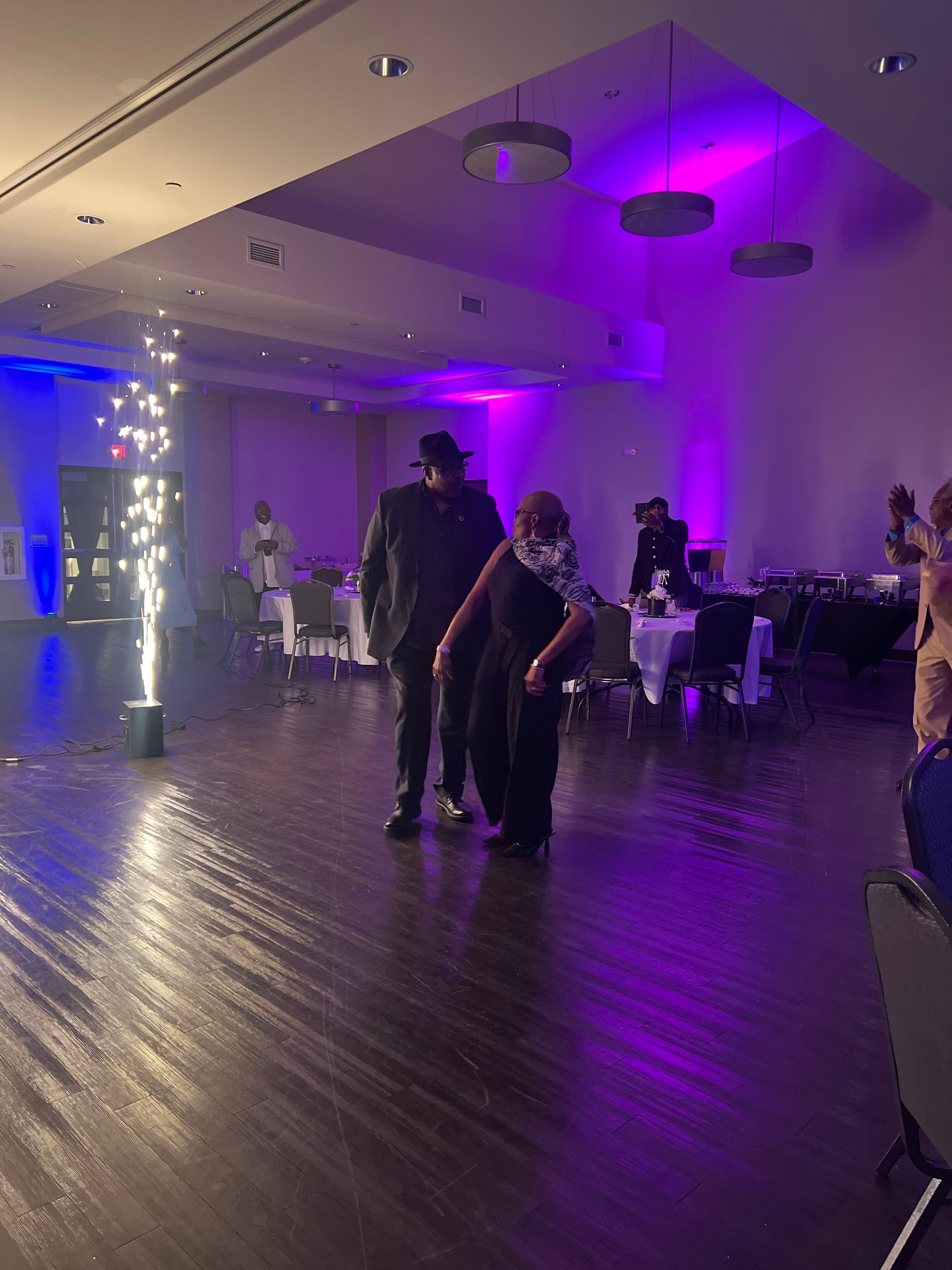 Bleu Chandelier's image