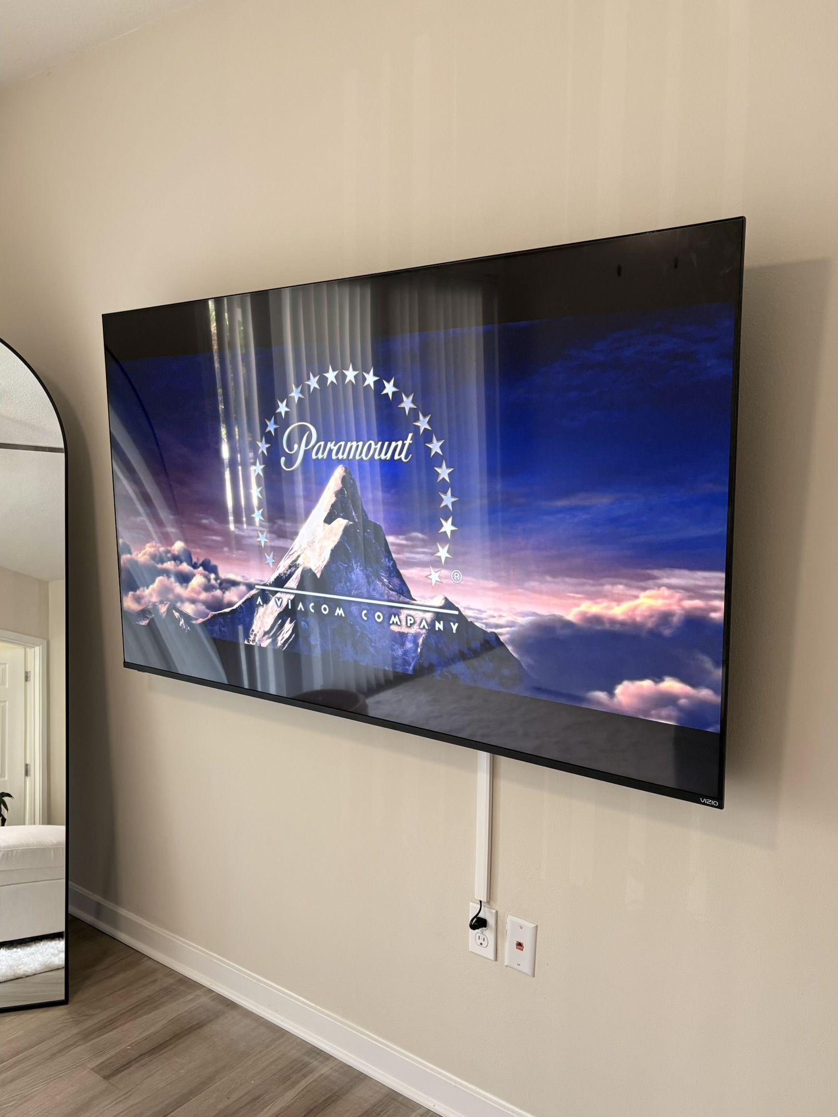 Professional TV mounting in Homestead, FL – flat-rate installs, hidden wires & expert setup by NowTech Pro.