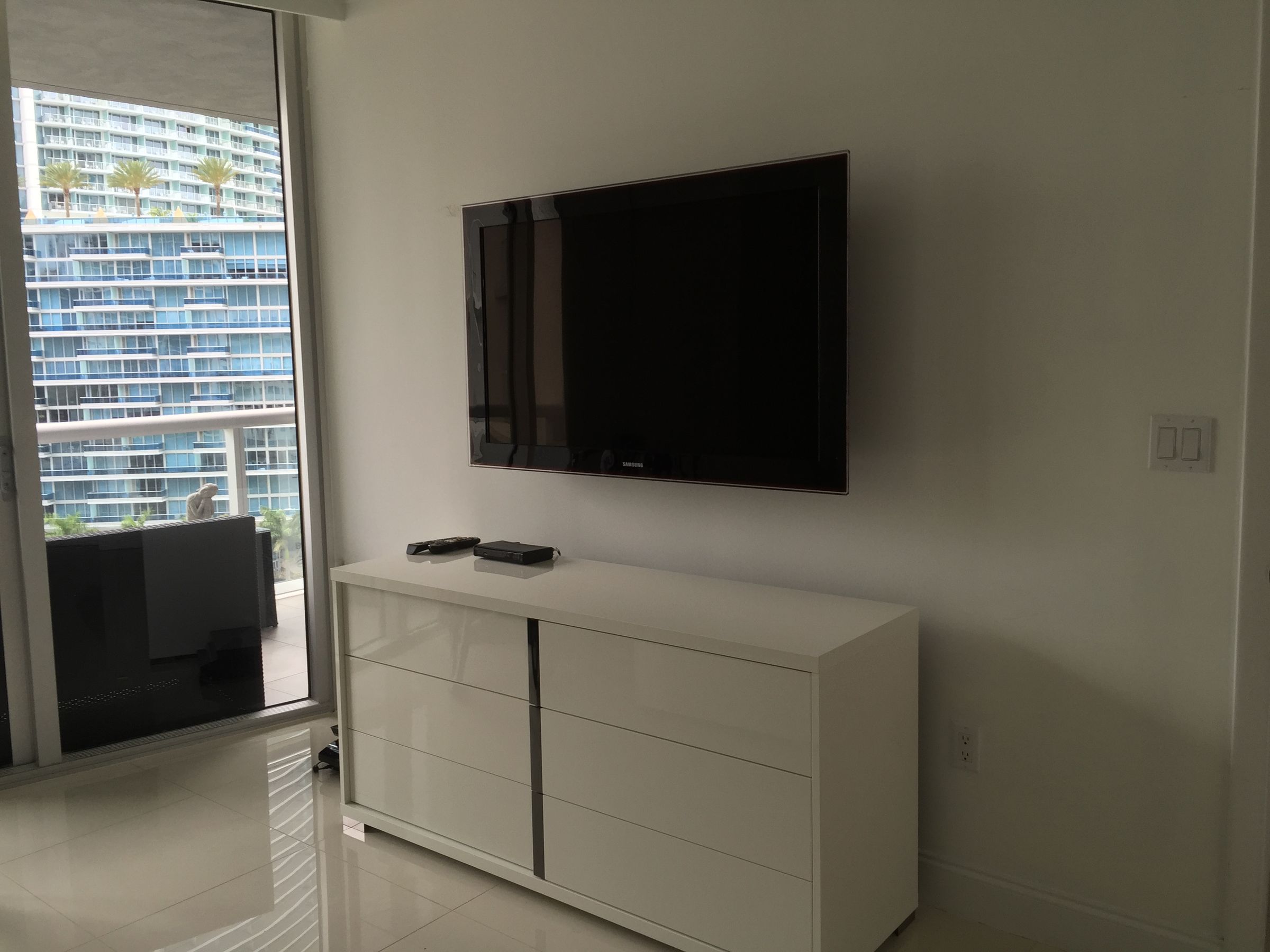Miami High-rise Mounted TV