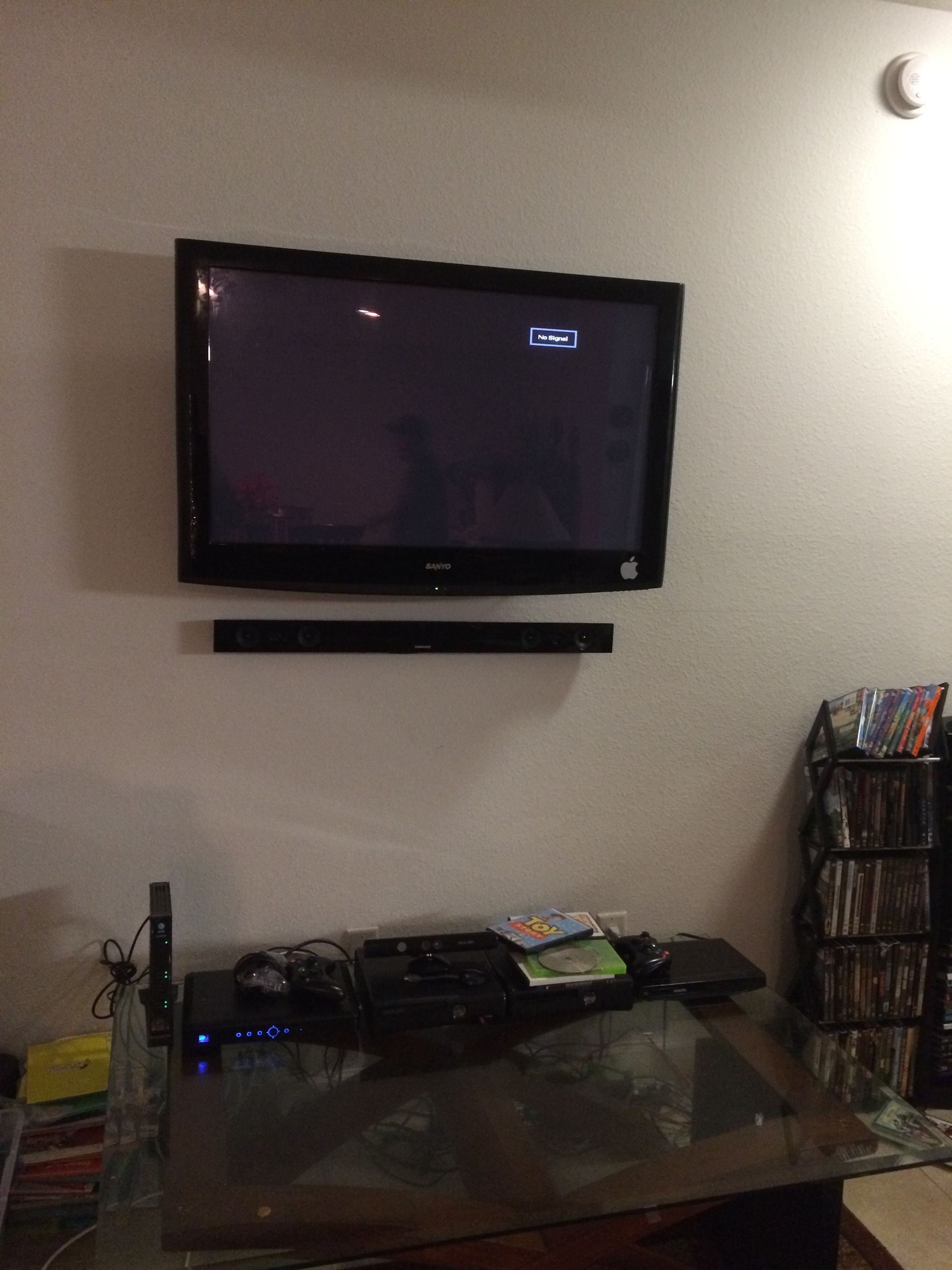Professional TV mount installed on drywall in Cutler Bay, FL.