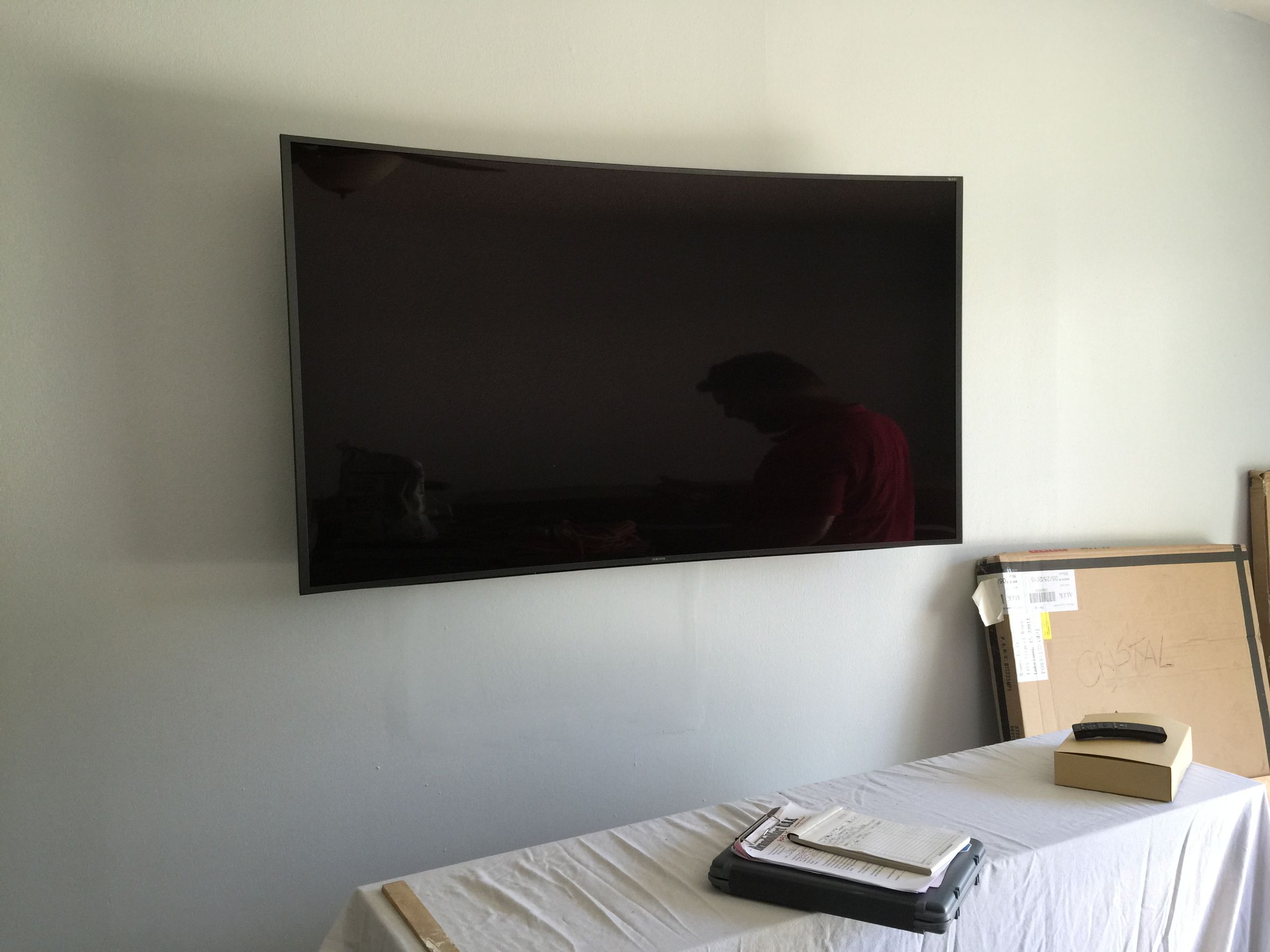 Flat-screen TV wall mounting service completed by NowTech Pro in Homestead, Miami-Dade.