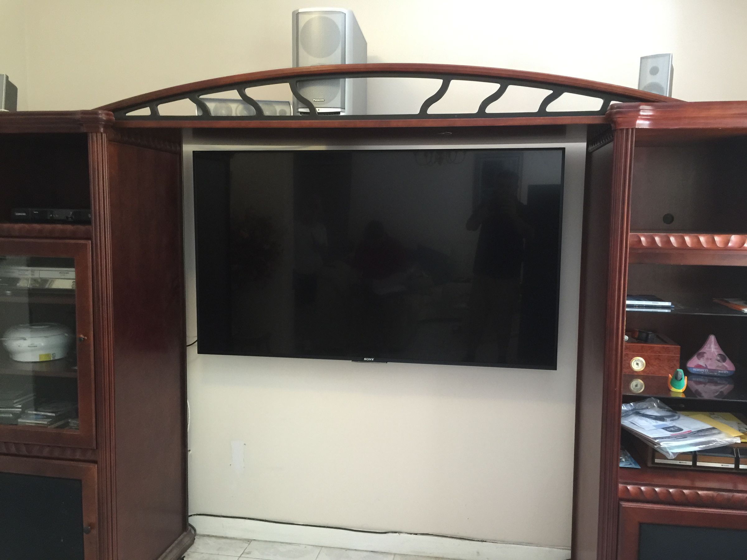Wall-mounted TV installation with clean cable routing in a Homestead, Florida home.