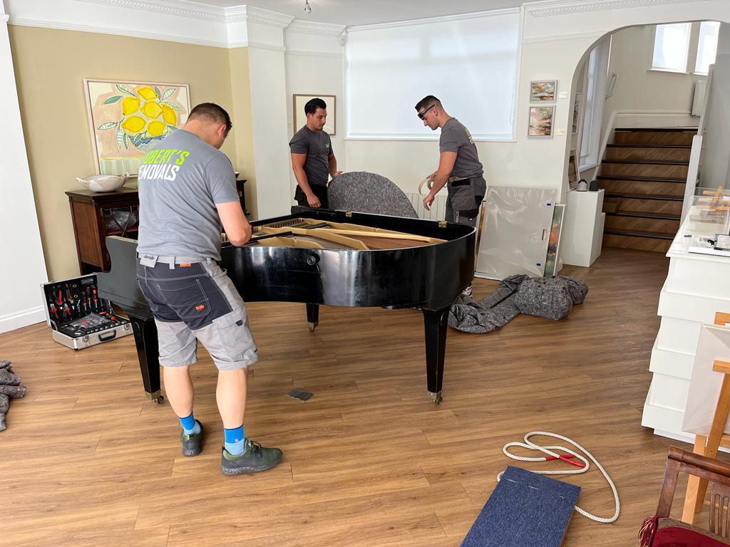 Robert's Removals & Storage's image