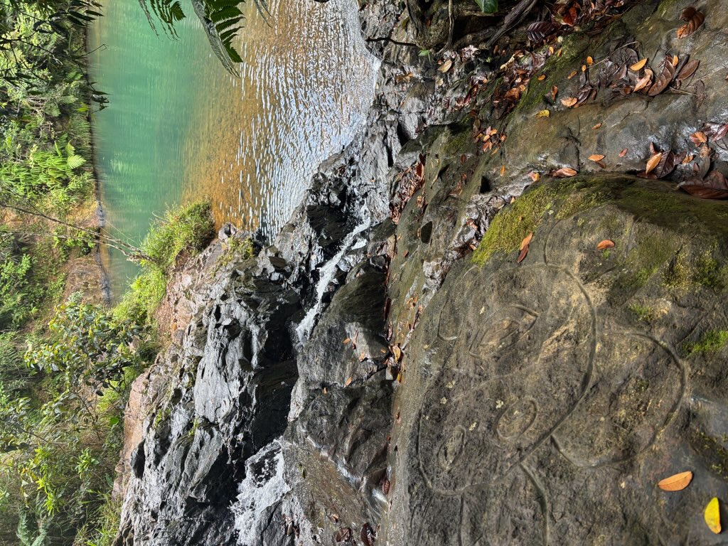 Taíno carving at Charco Azul