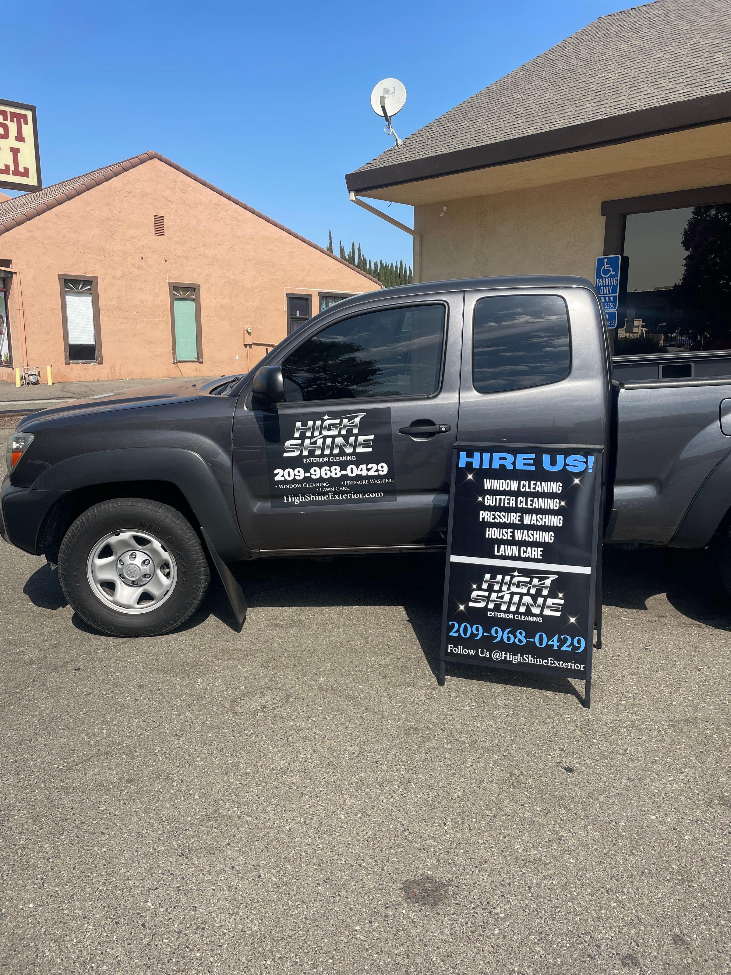 High Shine Exterior Cleaning & Holiday Lights Modesto, CA's image