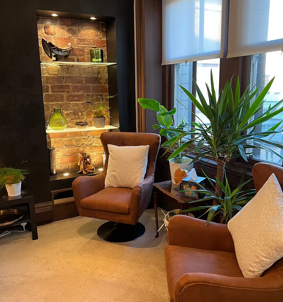 CBT Therapist Glasgow & Lanarkshire, Alexis Wright MBACP's image