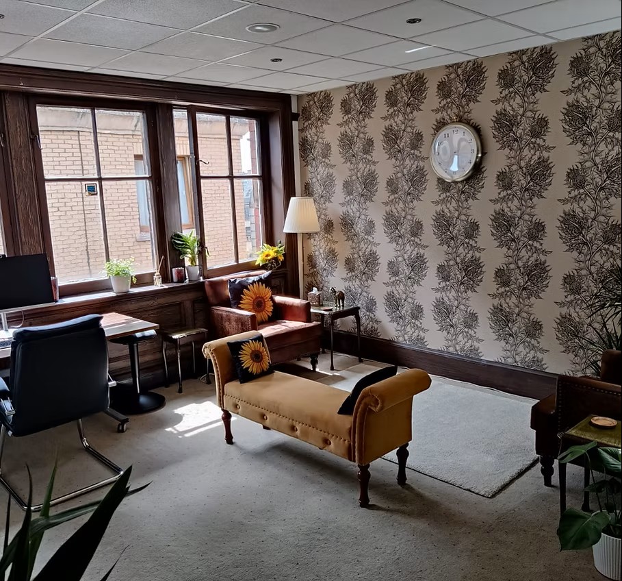 CBT Therapist Glasgow & Lanarkshire, Alexis Wright MBACP's image