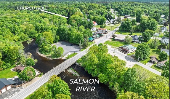 Short walk to the Salmon River