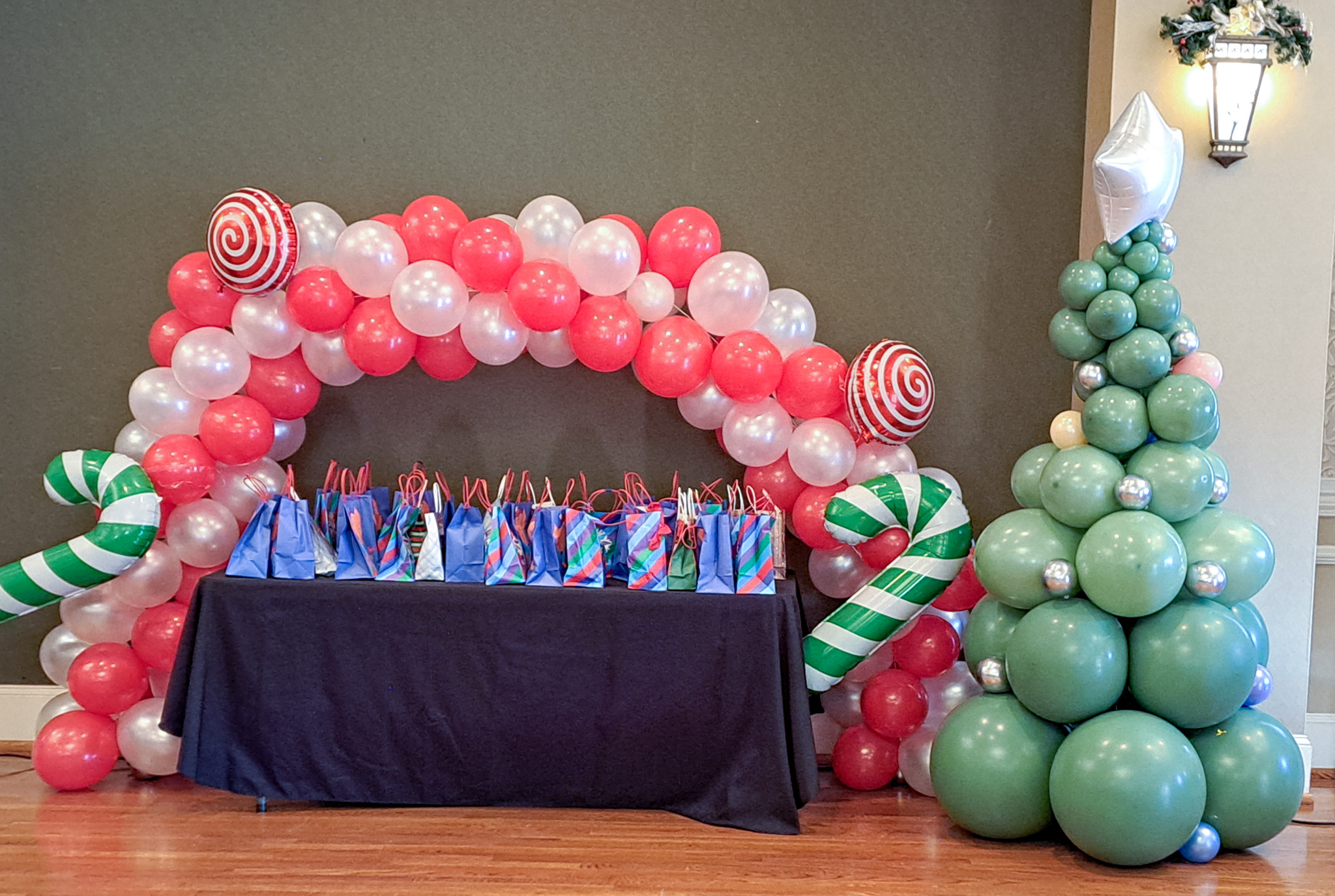 Unique Balloons & Party Decor's image