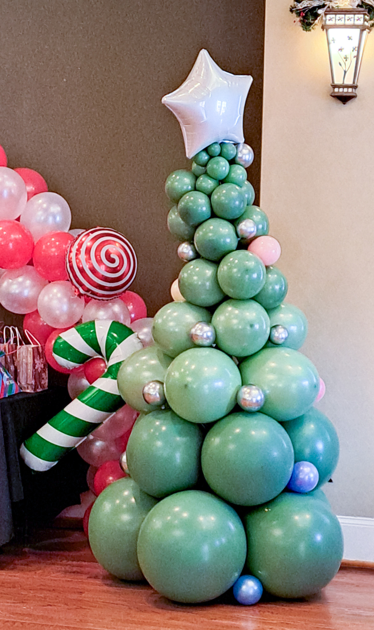 Unique Balloons & Party Decor's image