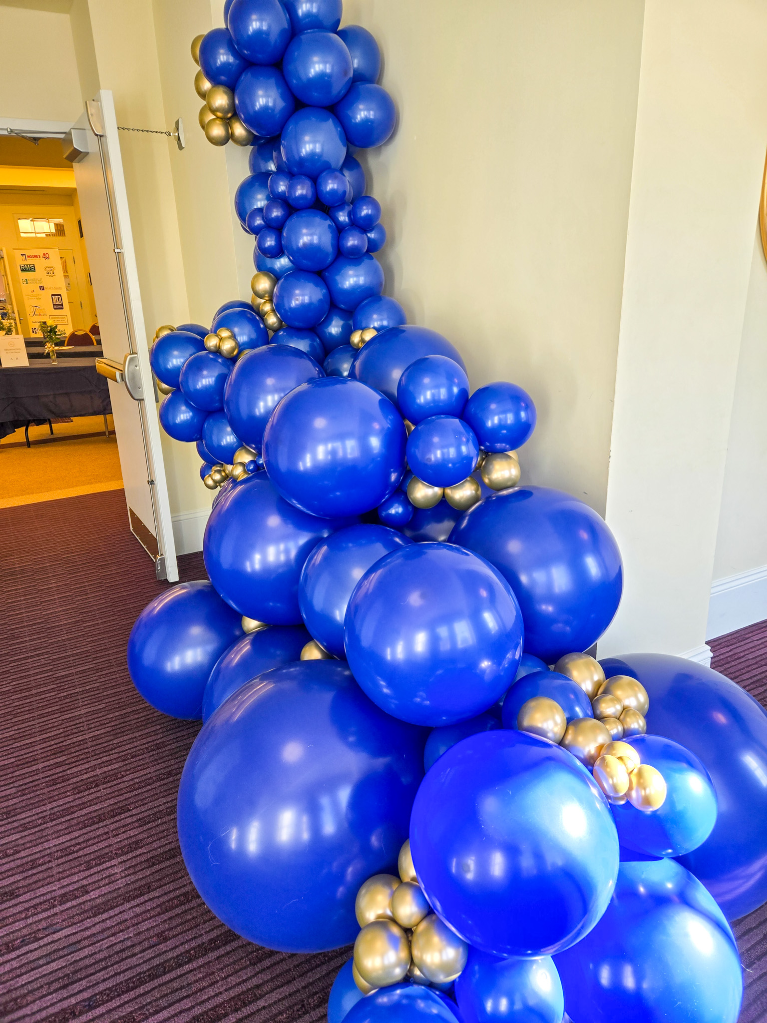 Unique Balloons & Party Decor's image