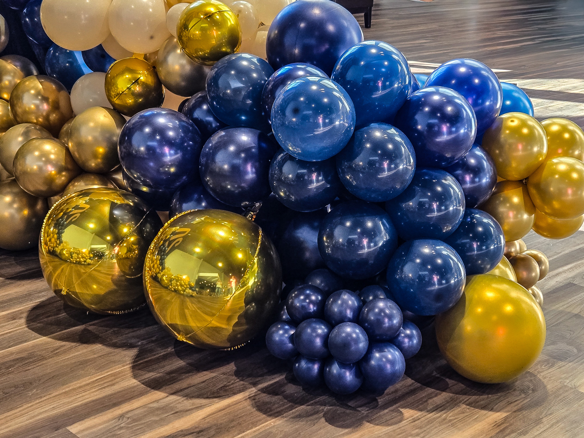 Unique Balloons & Party Decor's image