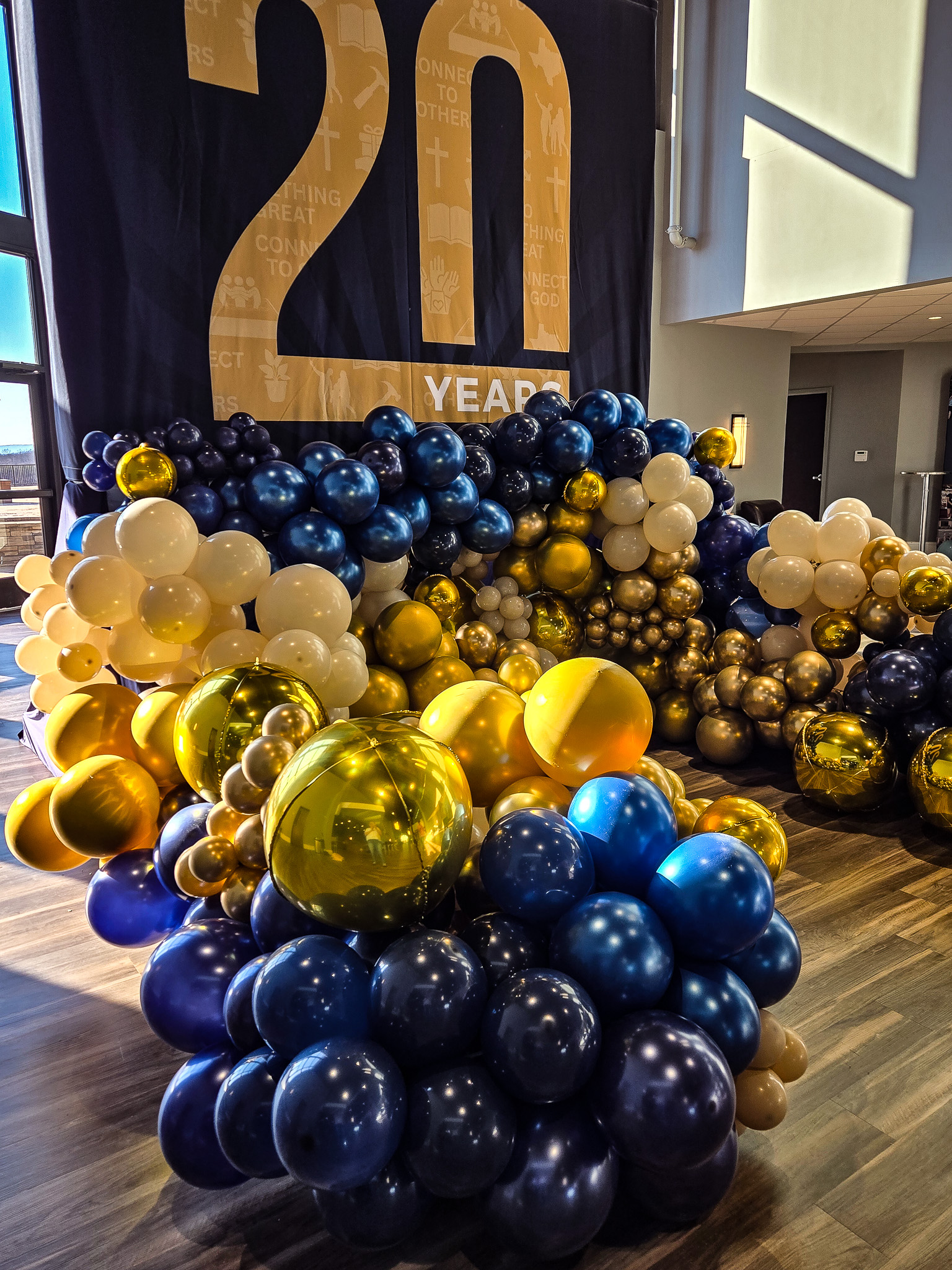 Unique Balloons & Party Decor's image