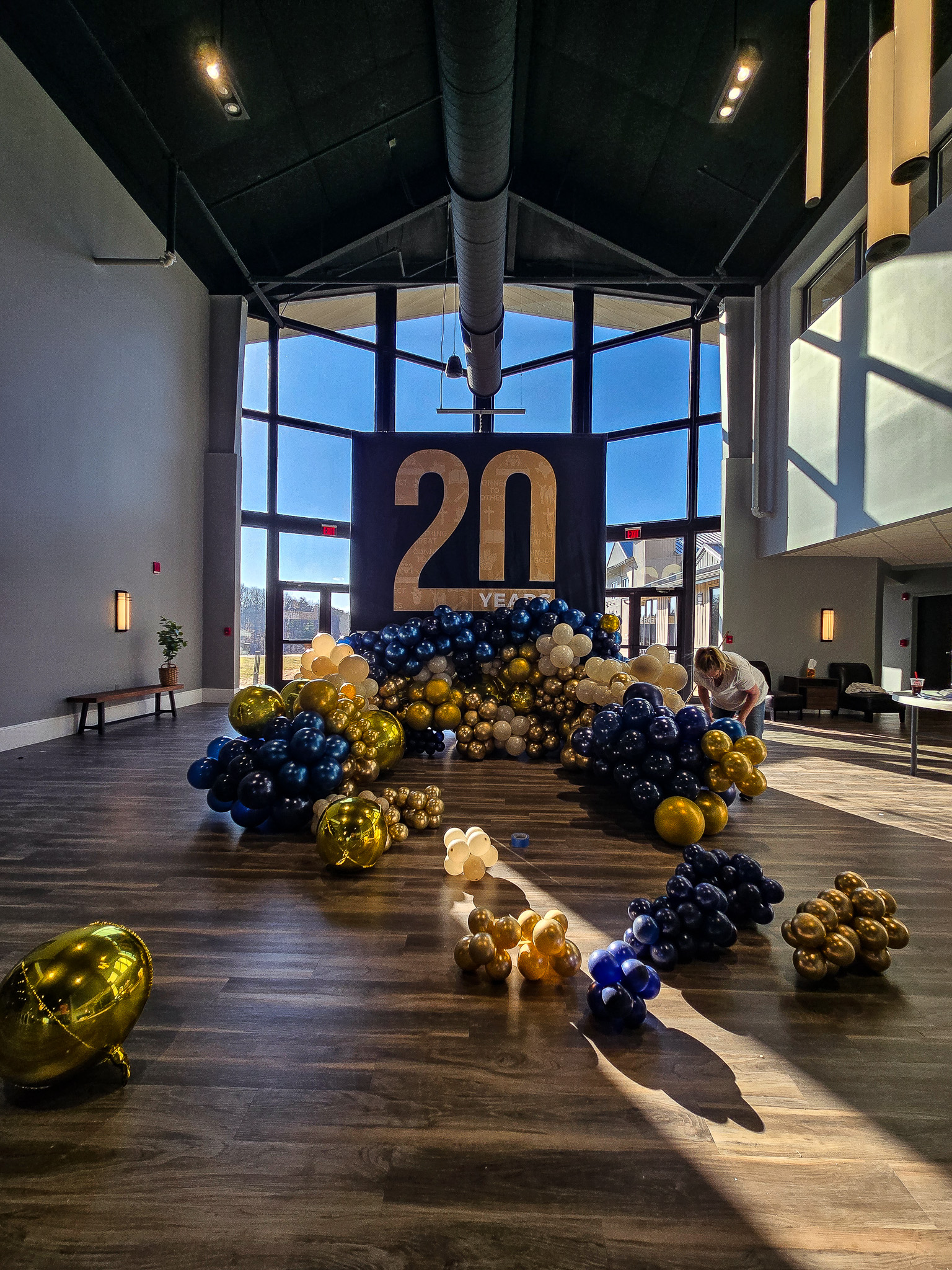 Unique Balloons & Party Decor's image