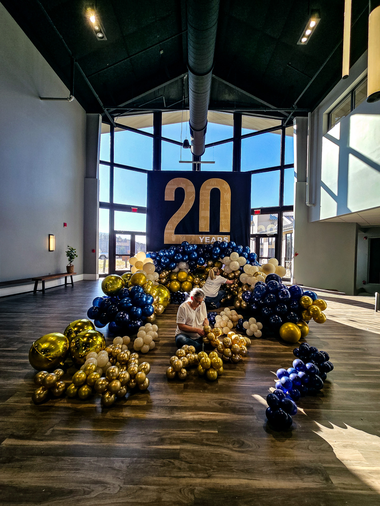 Unique Balloons & Party Decor's image