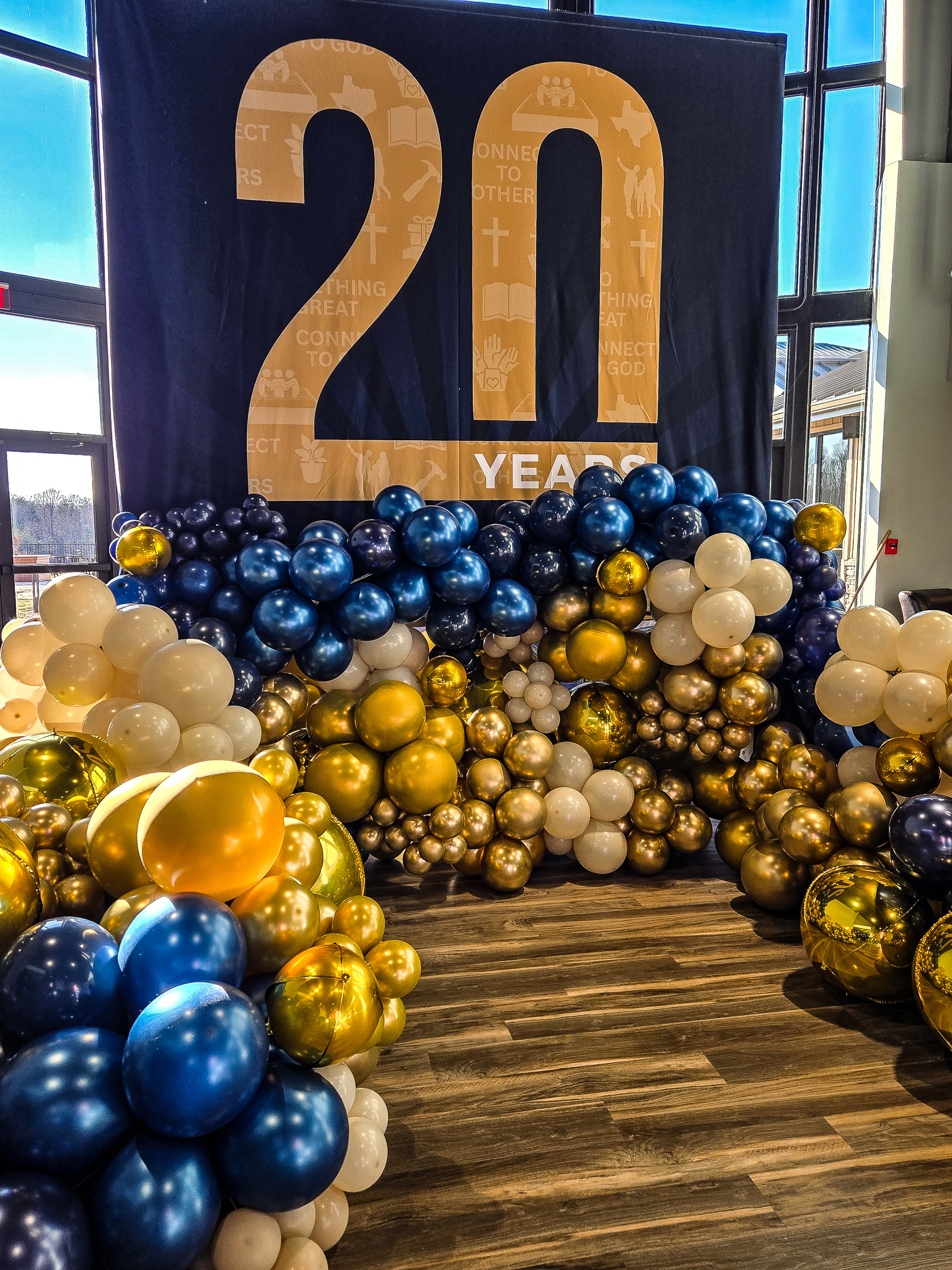 Unique Balloons & Party Decor's image