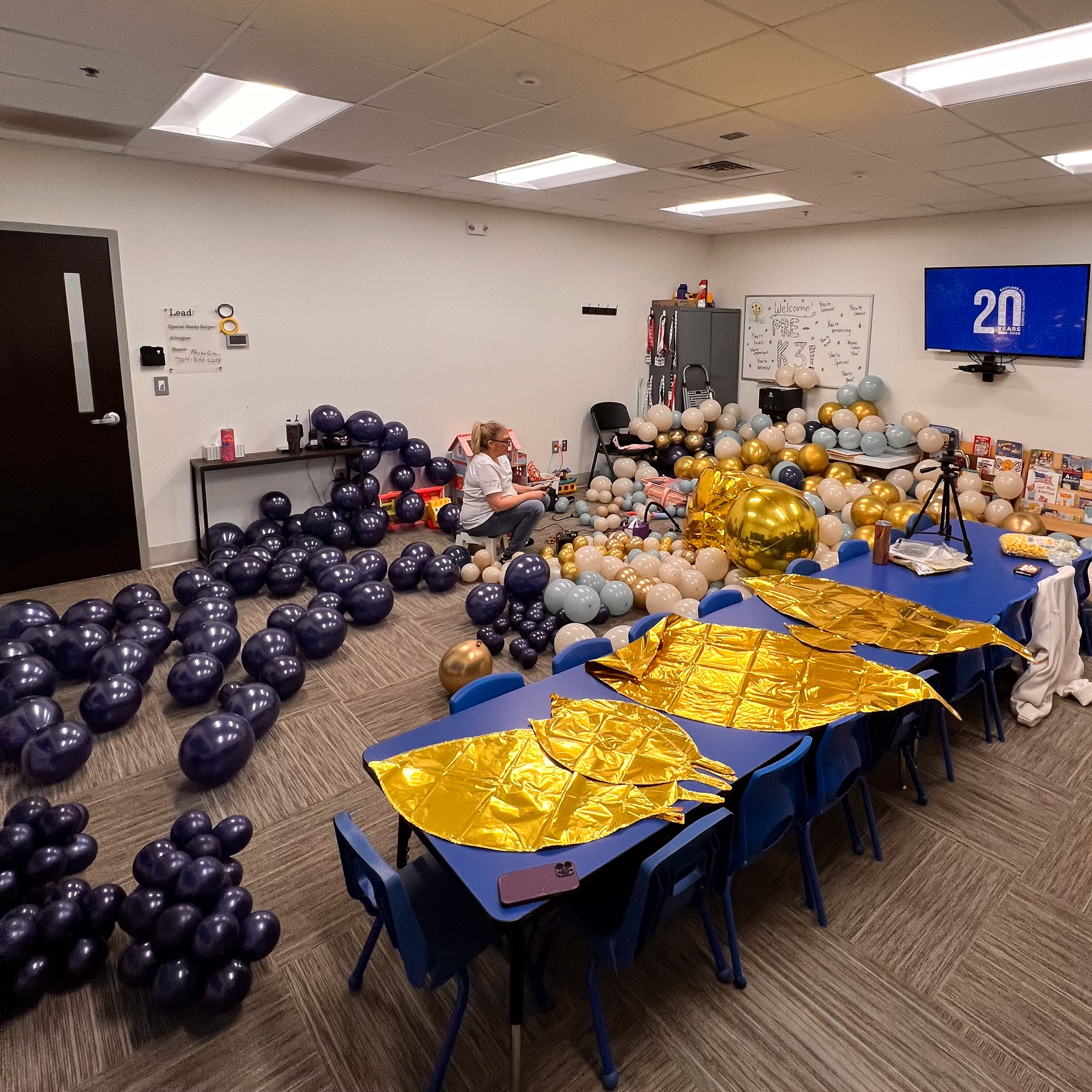 Unique Balloons & Party Decor's image