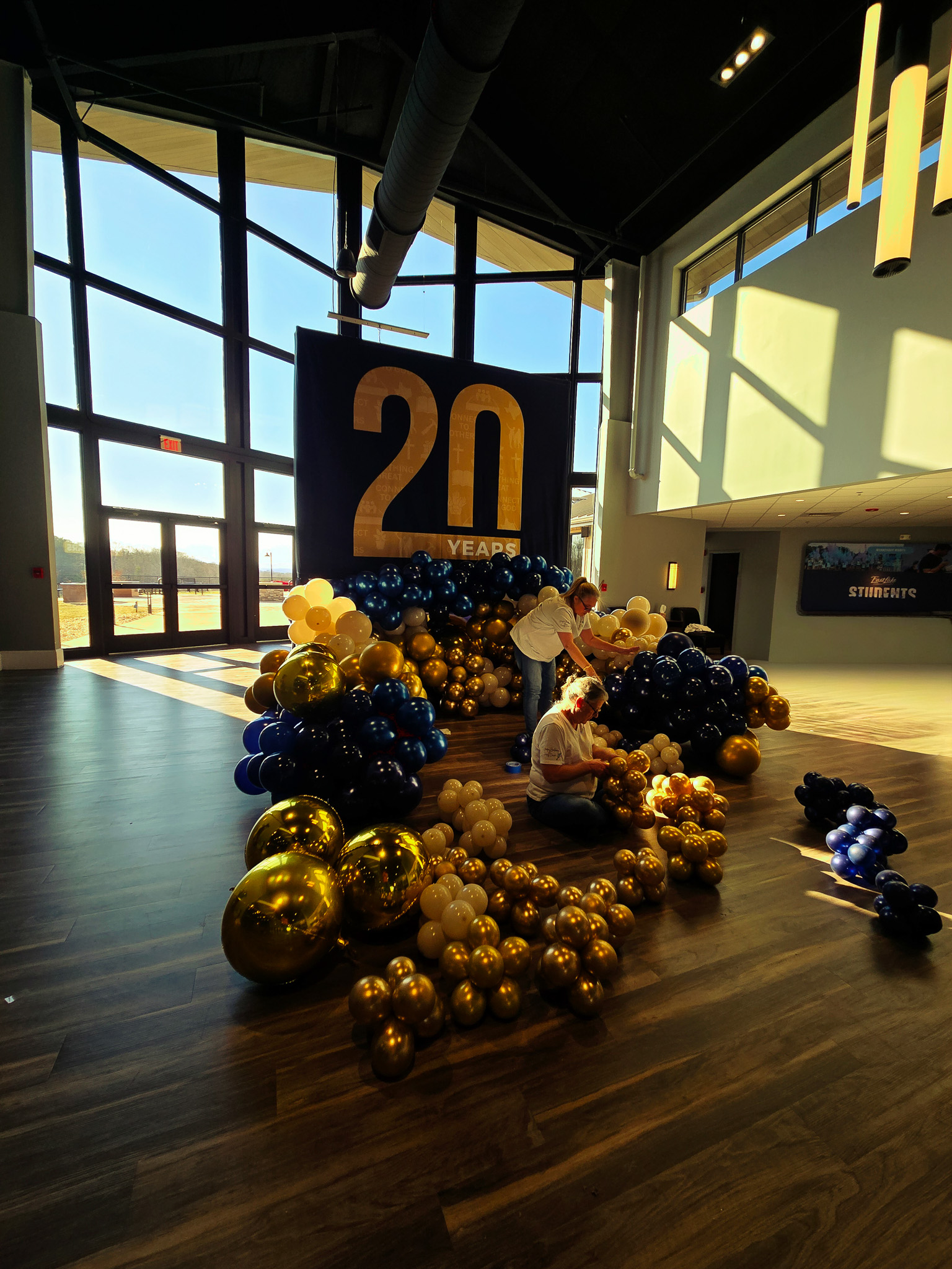 Unique Balloons & Party Decor's image