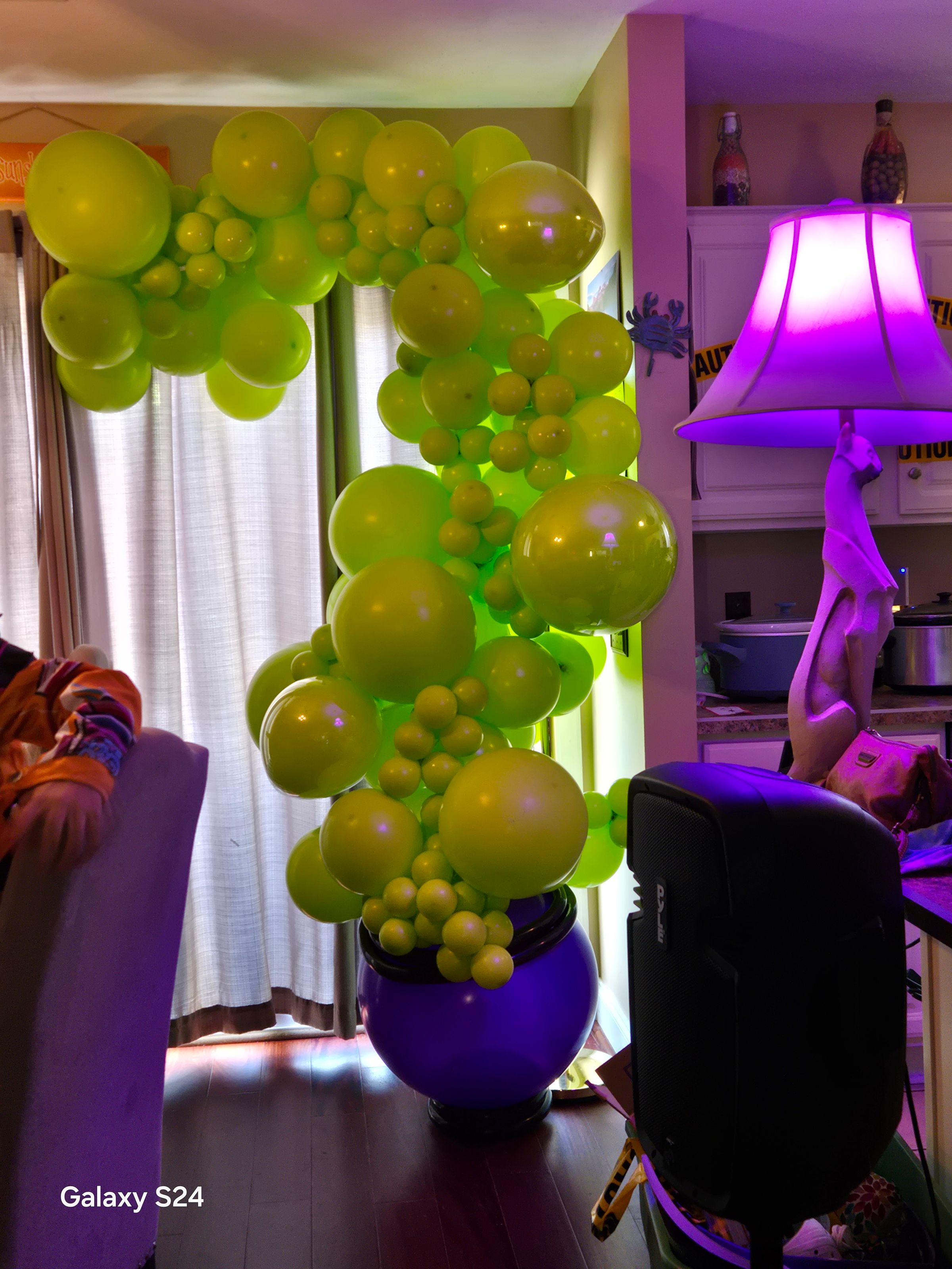 Unique Balloons & Party Decor's image