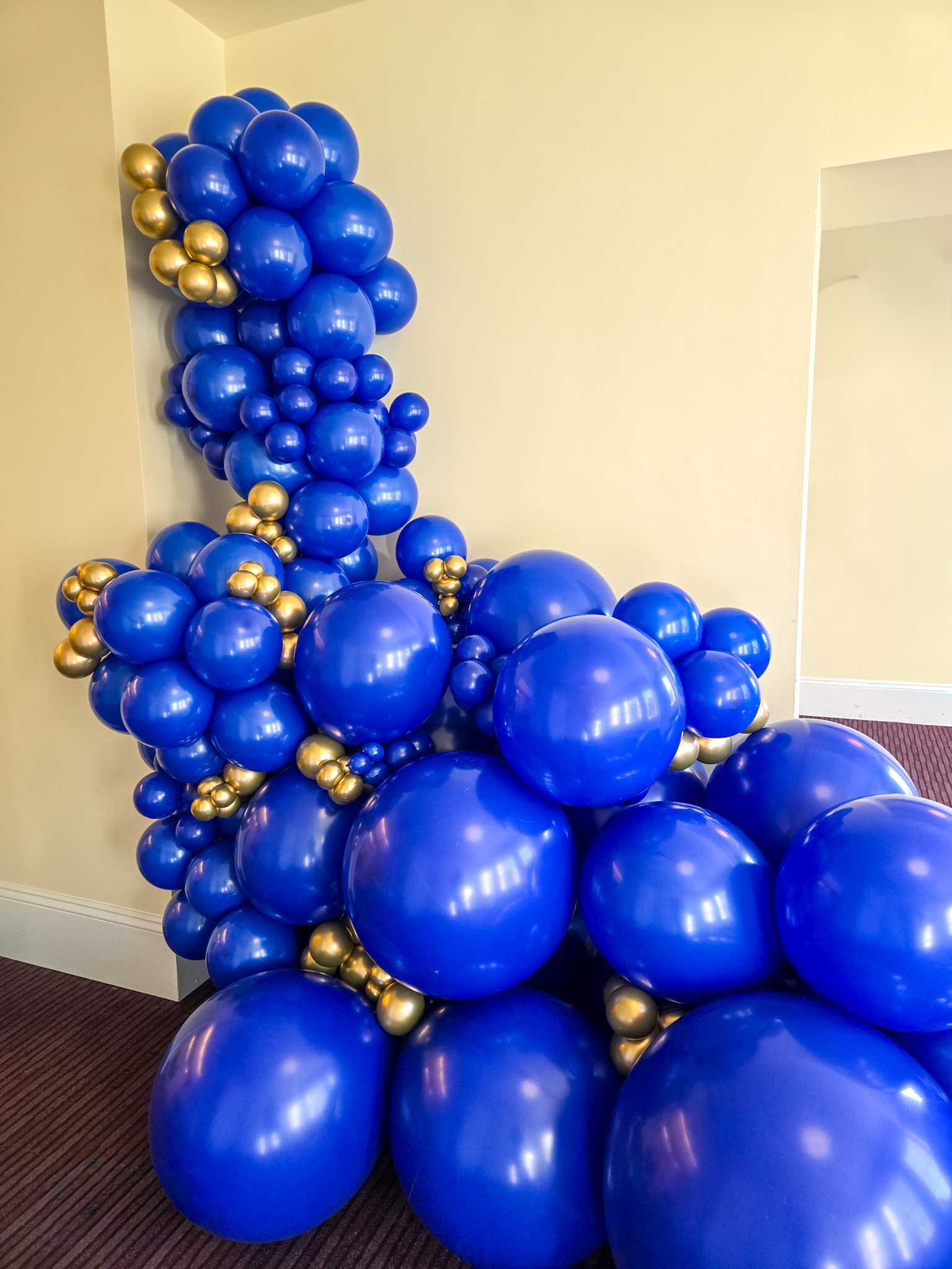 Unique Balloons & Party Decor's image