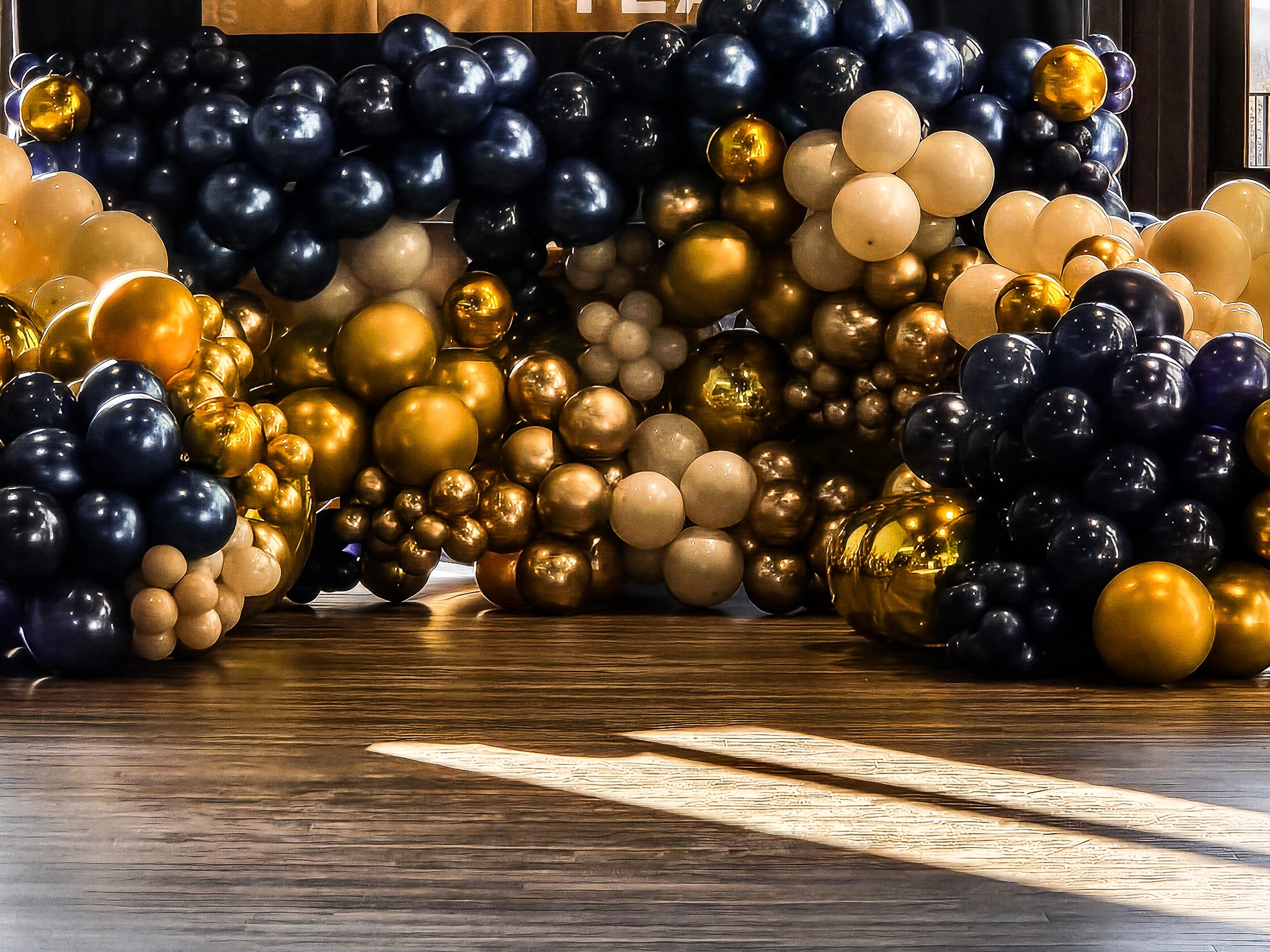 Unique Balloons & Party Decor's image