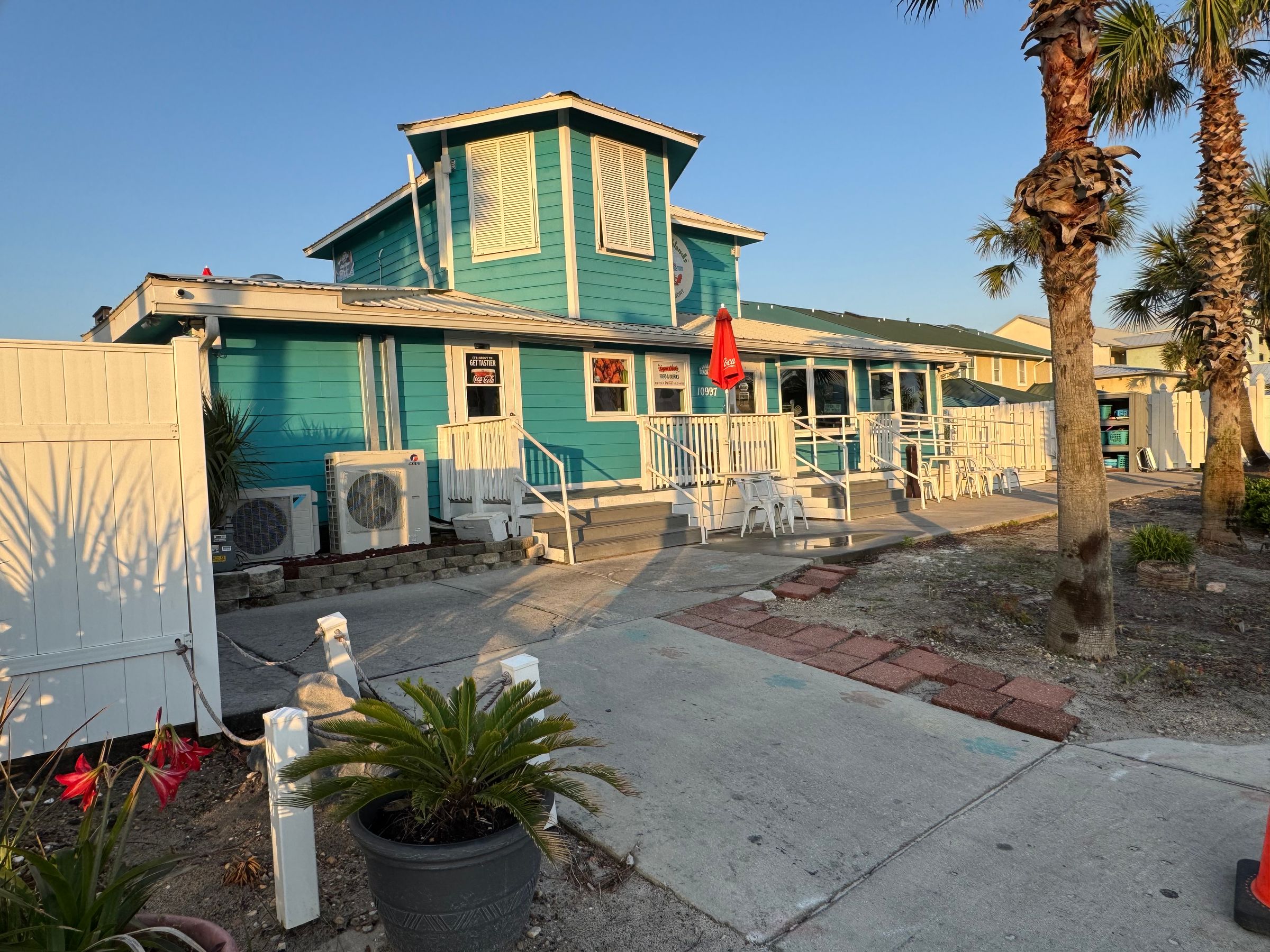 Beach House feat. Cajun Chicks