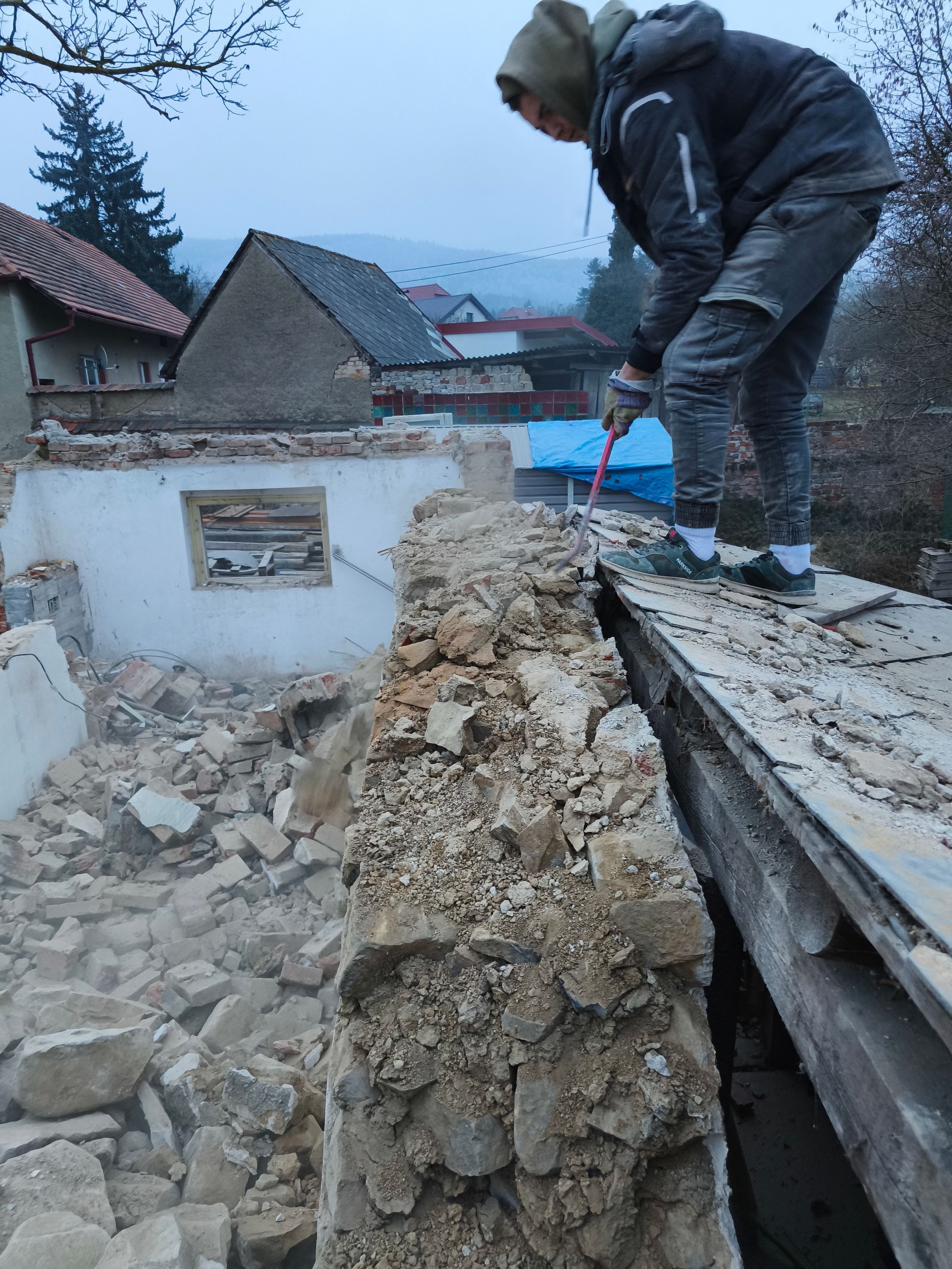 demolice, třídění kamene