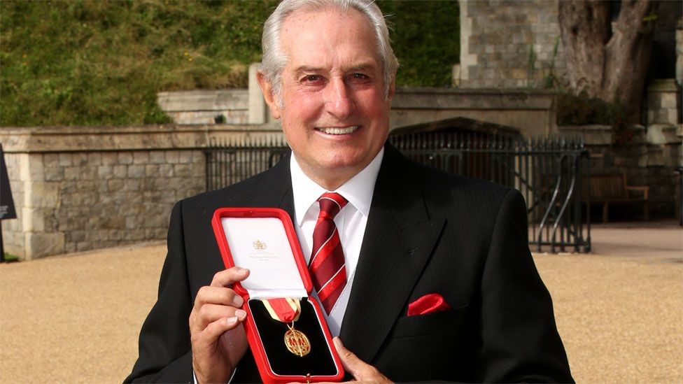 Gareth Edwards receives Royal award