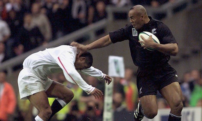 Jonah Lomu shrugs off his opposition with ease during 1995 Rugby World Cup.