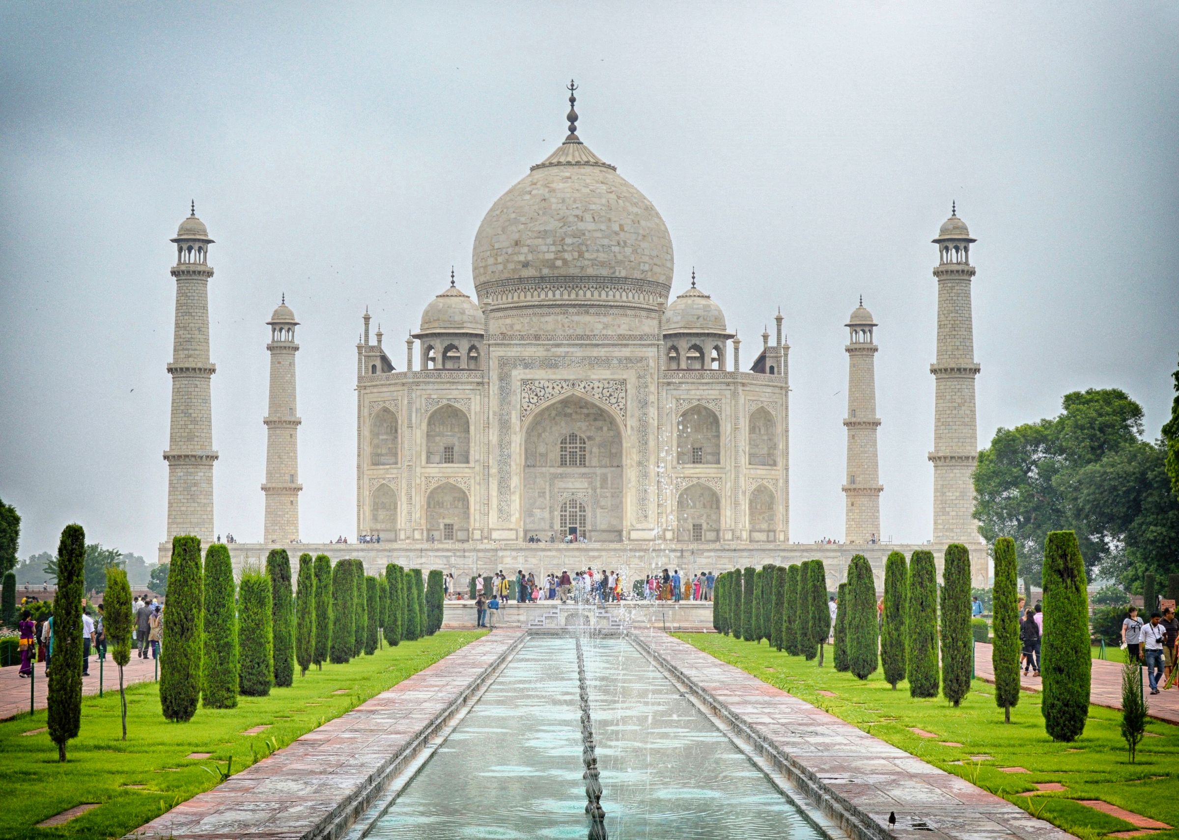 A timeless symbol of love in perfect symmetry. (Taj Mahal, Agra)