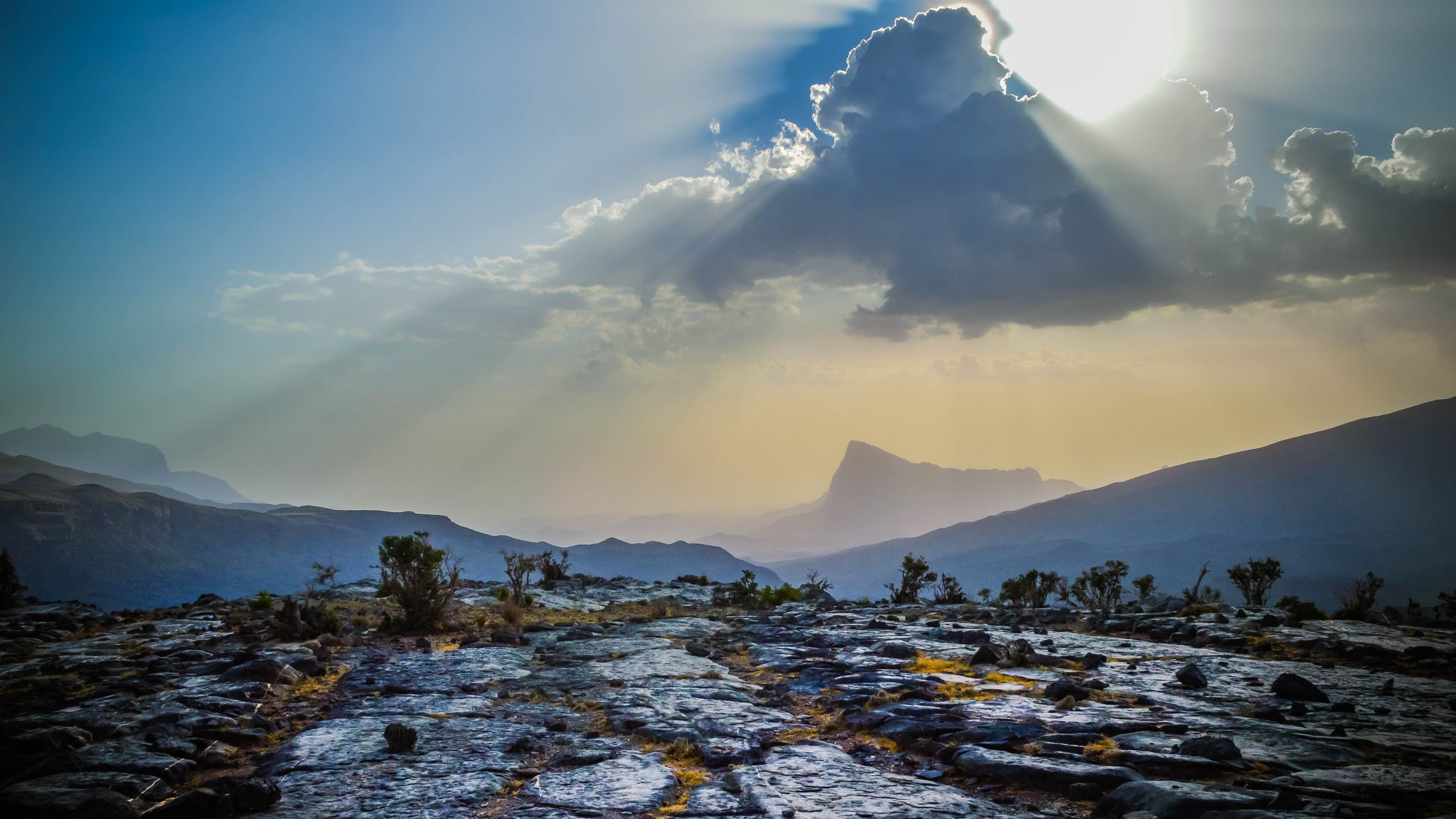 Clouds lingering over the cliffs. (Jebal Shams, Oman)