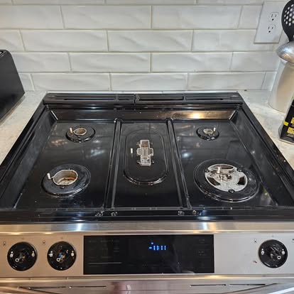 Queen V's Cleaning Service's image