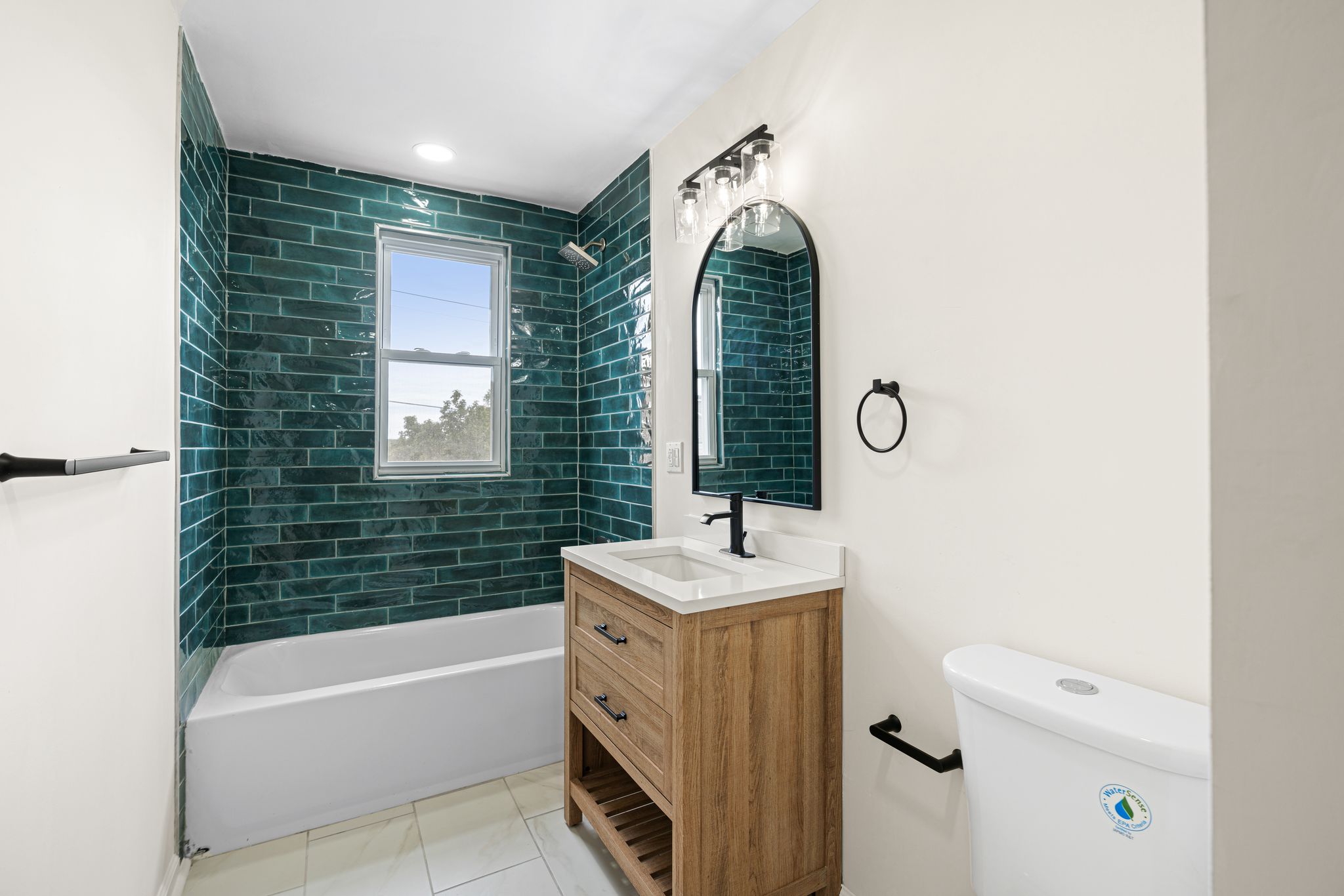 Magnolia St Bathroom