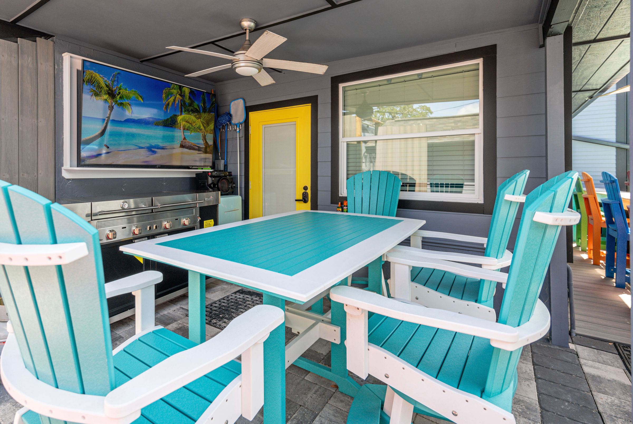 Resort Dining Area with Tv & Grill